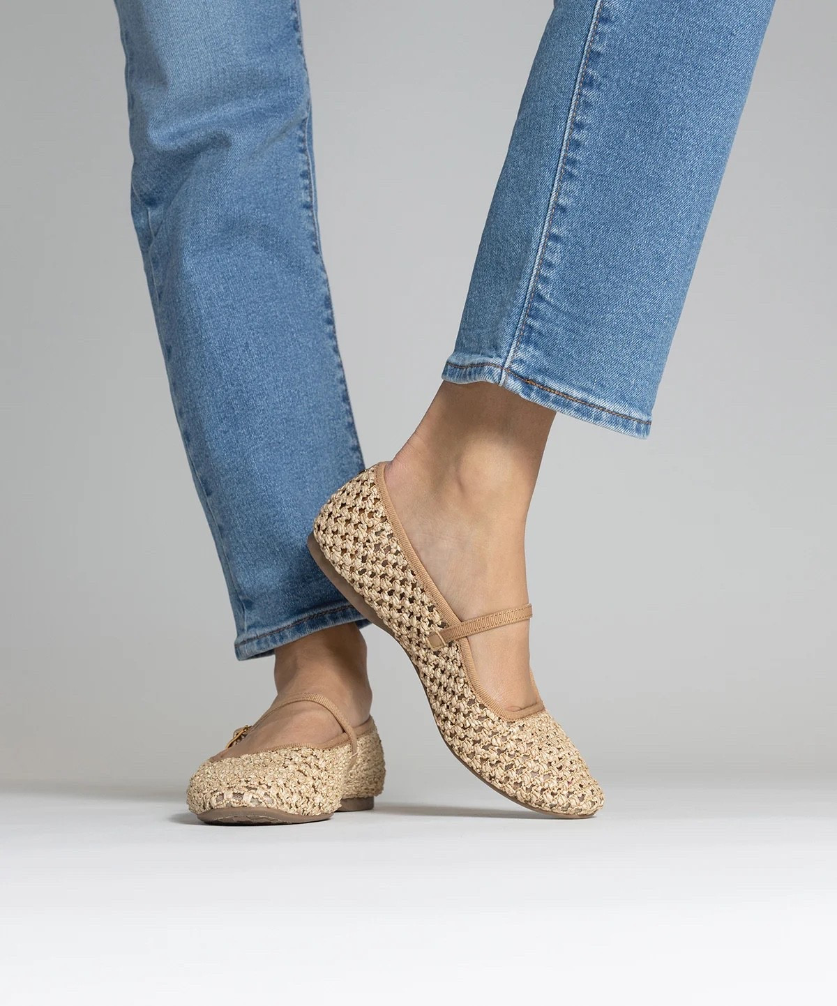 Birdies - THE HUMMINGBIRD MARY JANE in Tan Openweave.

For spring, we’ve reimagined our ballet-chic Mary Jane in openweave raffia, an intricate material handcrafted by artisans in Italy’s Tuscan Hills. The looser weave and soft mesh lining create an airy, weightless feel perfect for warmer months, while the easy elastic strap ensures effortless on-and-off wear. Our Barefoot Ballerina Technology provides fully flexible soles, a soft leather interior, and 7 layers of cloud-like comfort. From casual strolls to al fresco brunches, these flats make every step feel like a mini getaway for your feet.

#LTKootd #LTKgrwm #LTKOver40