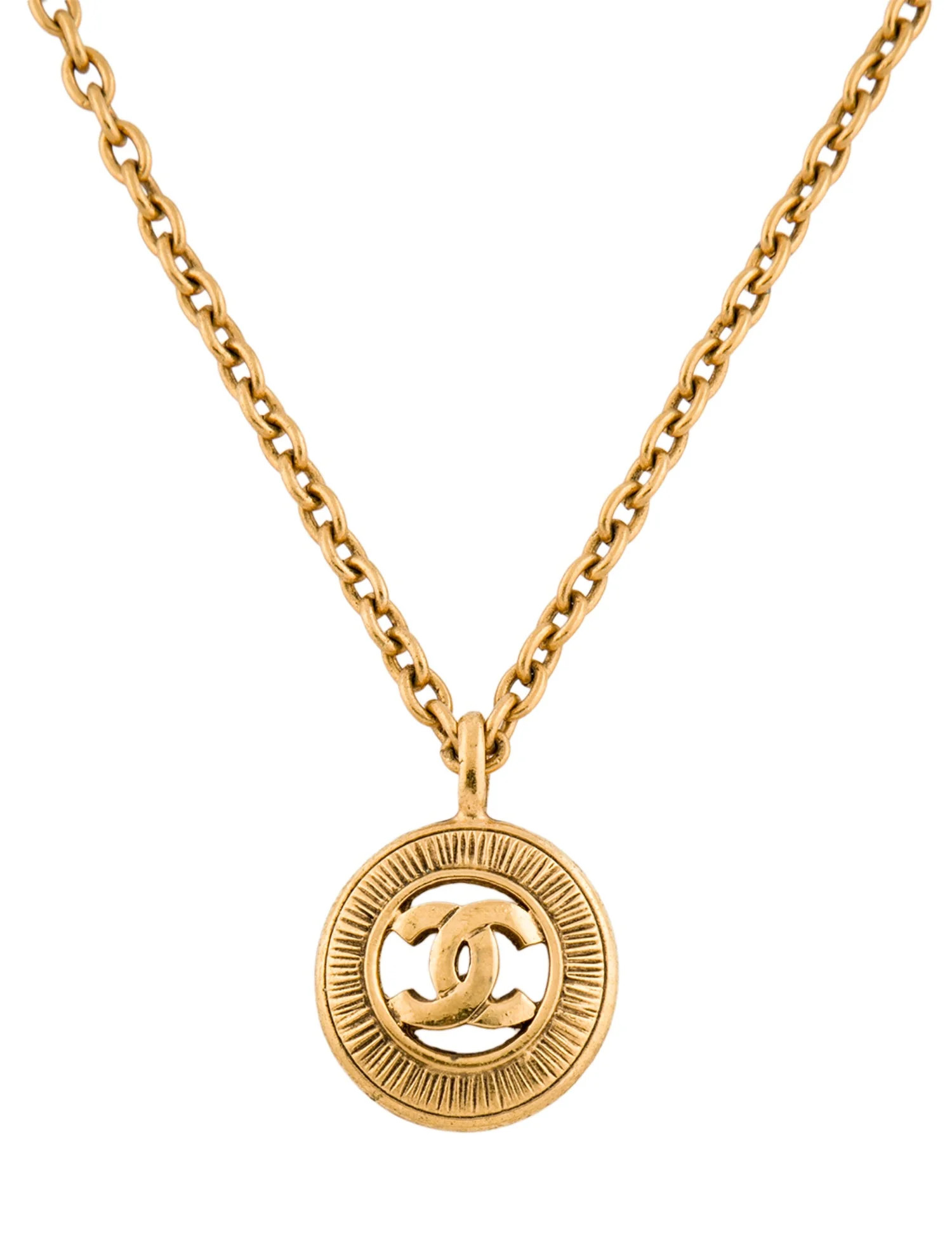 Vintage Medallion Pendant Necklace | The RealReal