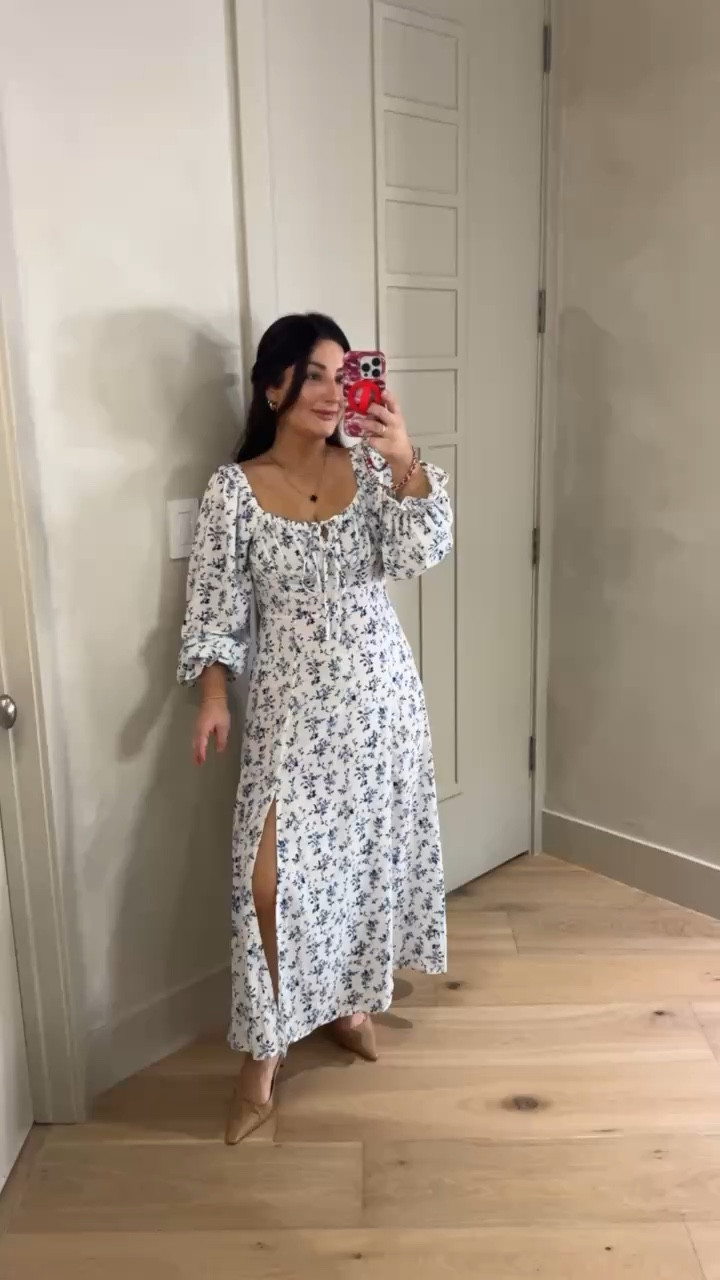 Floral midi dress! 
Size small 
color blue floral 

5'0" 140lbs

#LTKPetite #LTKSaleAlert #LTKSeasonal