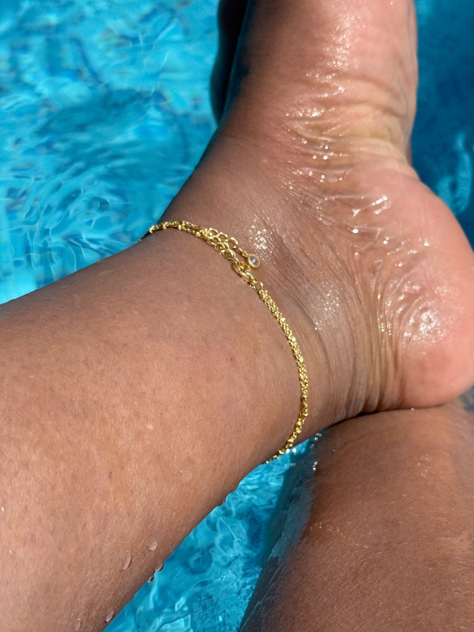 Dainty tarnish-free anklet


#LTKFindsUnder50 #LTKStyleTip #LTKOver40