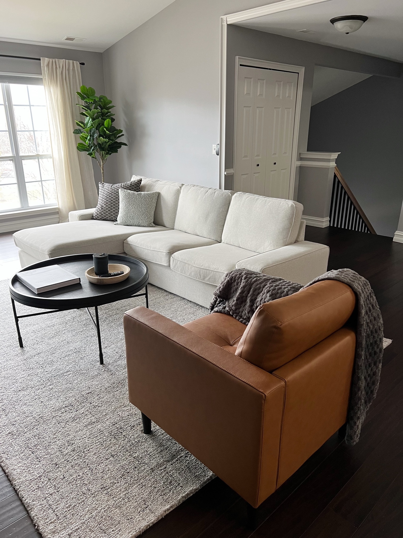 Helped a friend decorate the living/dining room of their first home! ⁣🏡
⁣
Working with the colors in the space, and a few pieces they picking out before I got involved- this is what we came up with! 🔨 There’s still work to be done but finding the main pieces to cozy up the space and make it feel lived in are complete! 🖼️ Onto the office space for them next! ⁣

#LTKhome