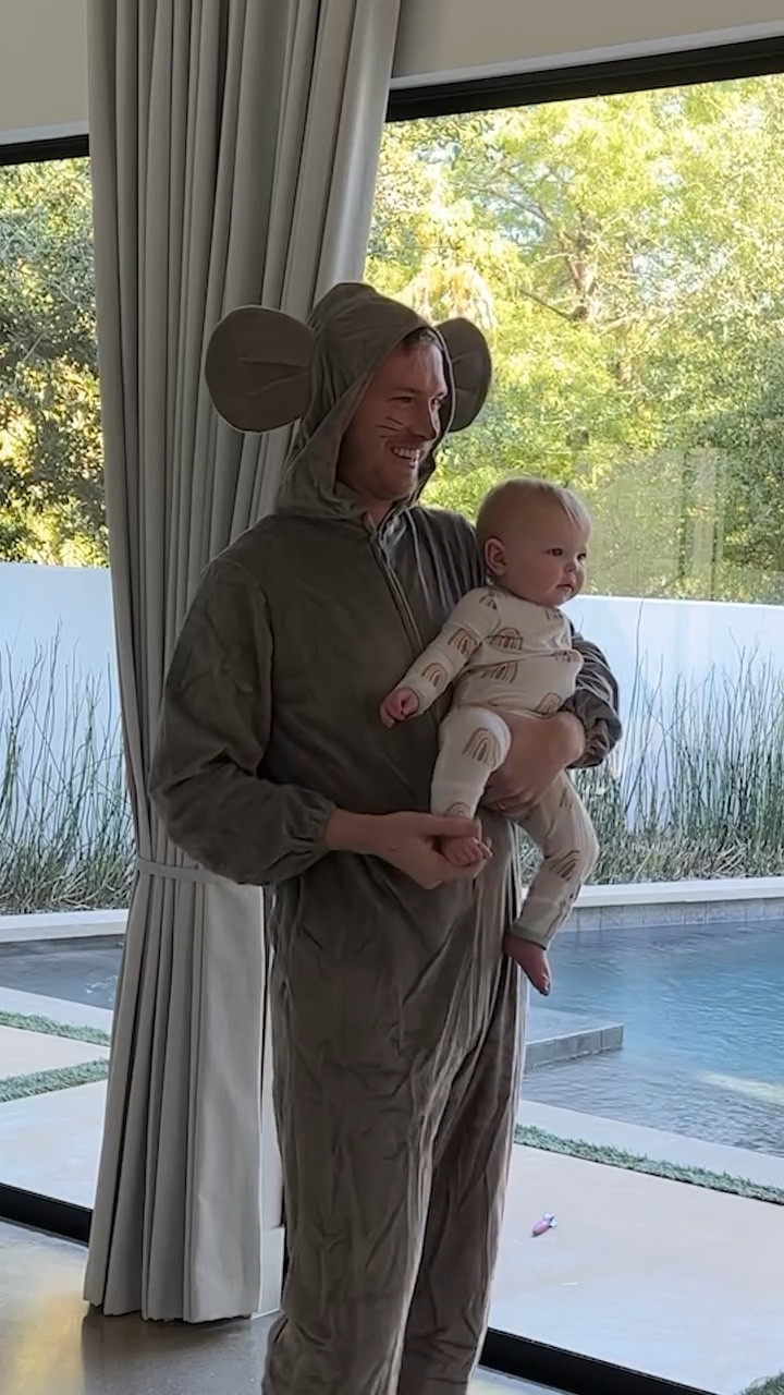 Taylor wanted to cheer up Ellie and I by dressing up as Mickey Mouse! I thought he looked more like Rickey Rat, but the surprise made our day! ❤️🐭

#LTKHalloween #LTKBaby #LTKFamily