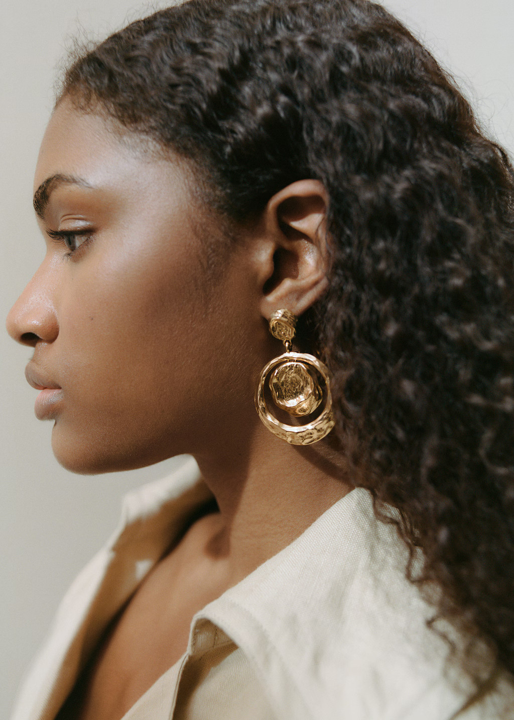 Hanging earrings with circular design - Women | MANGO United Kingdom | MANGO (UK)