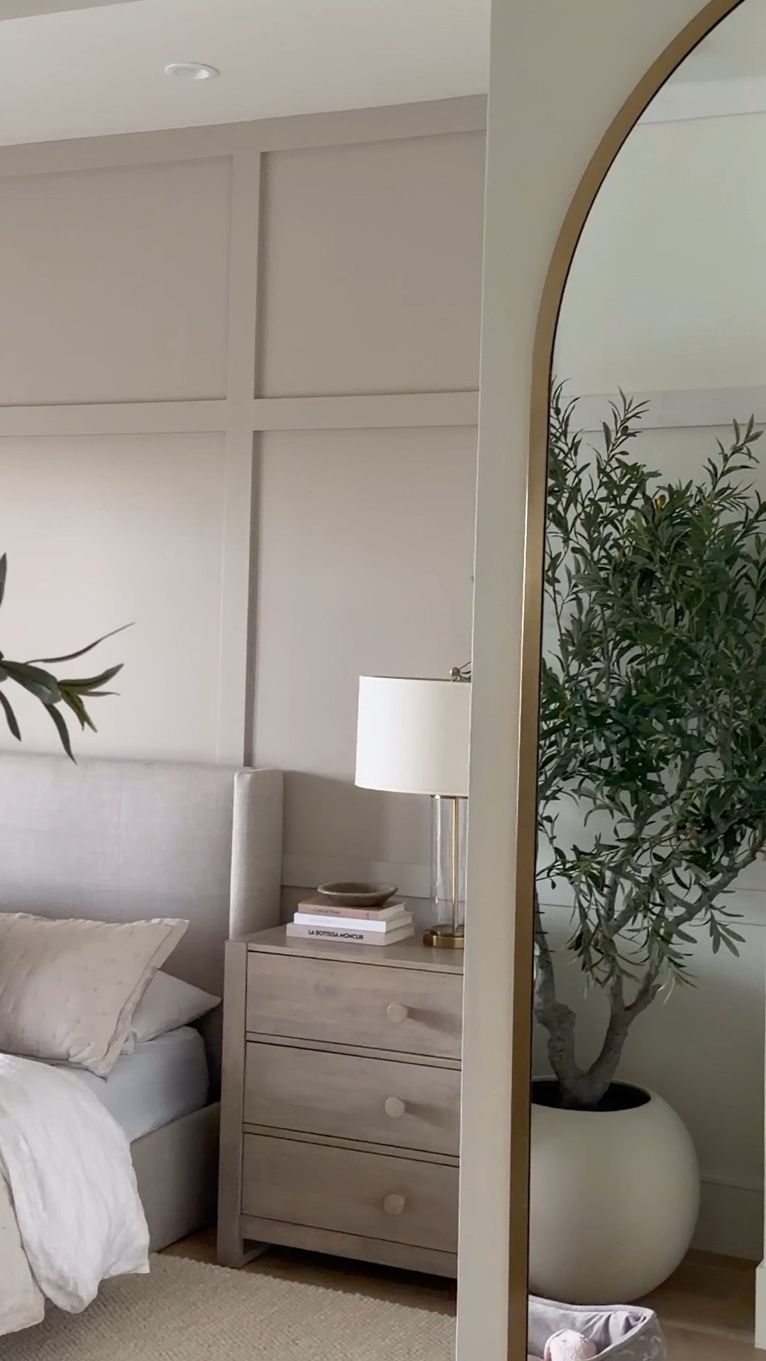 I can’t believe I waited this long to try @onequince 🤍

We finally refreshed our bedroom with Quince bedding + their linen wingback bed and the quality genuinely surprised me.

I ordered their European linen duvet cover, linen quilt, goose down comforter + pillows, and everything feels soft, breathable, elevated, and lived-in in the best way. The linen has that relaxed, effortless luxury look I’m always drawn to, and it somehow made the entire room feel calmer instantly.

And the bed… SO good. The shape, the texture, the oversized feel — it looks far more expensive than I expected in person.

What I love most is that Quince focuses on high-quality materials without the traditional luxury markups. Their linen is made from European flax and gets softer with every wash, which honestly sold me immediately.

Definitely one of those “wish I ordered sooner” brands.

#ad #QuincePartner @onequince