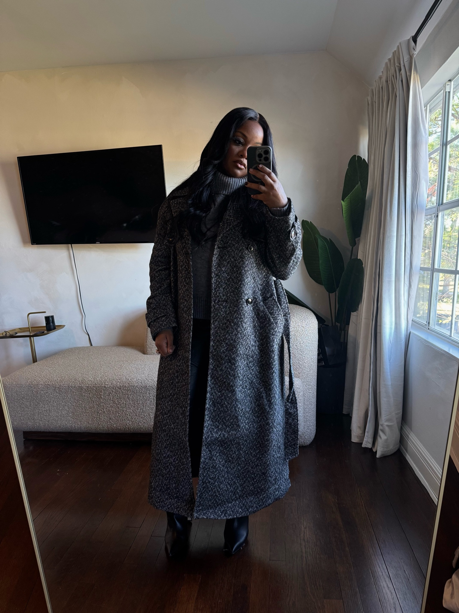 It finally feels like winter! I have literally been waiting to bring out my winter coats! I have linked this exact coat and a few similar samples below.  I am wearing a US6. I could have done a bit smaller but this allows me to also wear it over sweats and it still feel comfortable. 