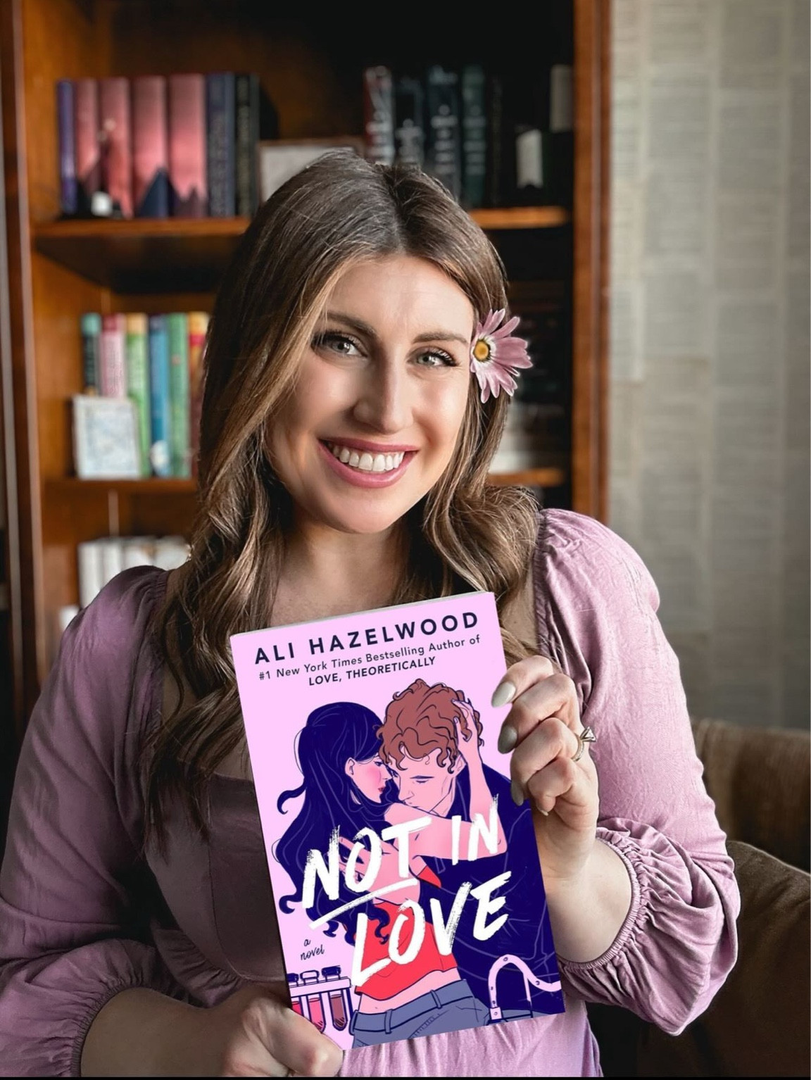 “𝙃𝙚 𝙘𝙤𝙪𝙡𝙙 𝙨𝙚𝙚 𝙝𝙞𝙢𝙨𝙚𝙡𝙛 𝙙𝙤𝙞𝙣𝙜 𝙩𝙝𝙞𝙣𝙜𝙨 𝙩𝙝𝙖𝙩 𝙧𝙖𝙣𝙜𝙚𝙙 𝙛𝙧𝙤𝙢 𝙚𝙢𝙗𝙖𝙧𝙧𝙖𝙨𝙨𝙞𝙣𝙜 𝙩𝙤 𝙧𝙚𝙘𝙠𝙡𝙚𝙨𝙨 𝙩𝙤 𝙞𝙡𝙡𝙚𝙜𝙖𝙡, 𝙟𝙪𝙨𝙩 𝙛𝙤𝙧 𝙛𝙞𝙫𝙚 𝙢𝙤𝙧𝙚 𝙢𝙞𝙣𝙪𝙩𝙚𝙨 𝙬𝙞𝙩𝙝 𝙝𝙚𝙧.”

Siri , play So High School. 📚🎶

I feel like Not In Love by @alihazelwood is the embodiment of this song. The instant infatuation and physical chemistry in this book is electric, while still taking the reader on a journey to the deepest depths of the characters’ core. 

I recorded this while 9 months pregnant so please forgive the heavy breathing and scattered thoughts, but all you need to know is that I couldn’t put this book down — it was such a fun change of pace. 
 
What to expect:
- dual pov
- forbidden romance
- enemies with benefits
- trauma/healing 
- angst
- STEM setting

𝘛𝘩𝘢𝘯𝘬 𝘺𝘰𝘶 𝘉𝘦𝘳𝘬𝘭𝘦𝘺 𝘙𝘰𝘮𝘢𝘯𝘤𝘦, 𝘈𝘭𝘪 𝘏𝘢𝘻𝘦𝘭𝘸𝘰𝘰𝘥, 𝘢𝘯𝘥 𝘕𝘦𝘵𝘎𝘢𝘭𝘭𝘦𝘺 𝘧𝘰𝘳 𝘵𝘩𝘦 𝘢𝘥𝘷𝘢𝘯𝘤𝘦 𝘤𝘰𝘱𝘺. 𝘈𝘭𝘭 𝘵𝘩𝘰𝘶𝘨𝘩𝘵𝘴 𝘢𝘯𝘥 𝘰𝘱𝘪𝘯𝘪𝘰𝘯𝘴 𝘢𝘳𝘦 𝘮𝘺 𝘰𝘸𝘯.

#alihazelwood #notinlove #romancebooks #romancereader #romancebookstagram #romancenovels #steminist #bookrecommendations #berkleyromance