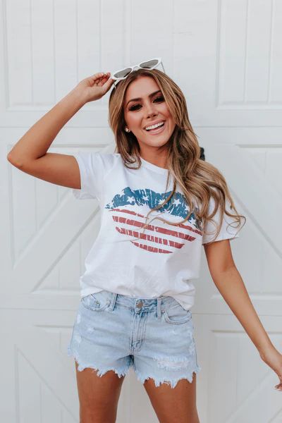 THE PINK DESERT STAR SPANGLED KISS GRAPHIC TEE | Pink Desert