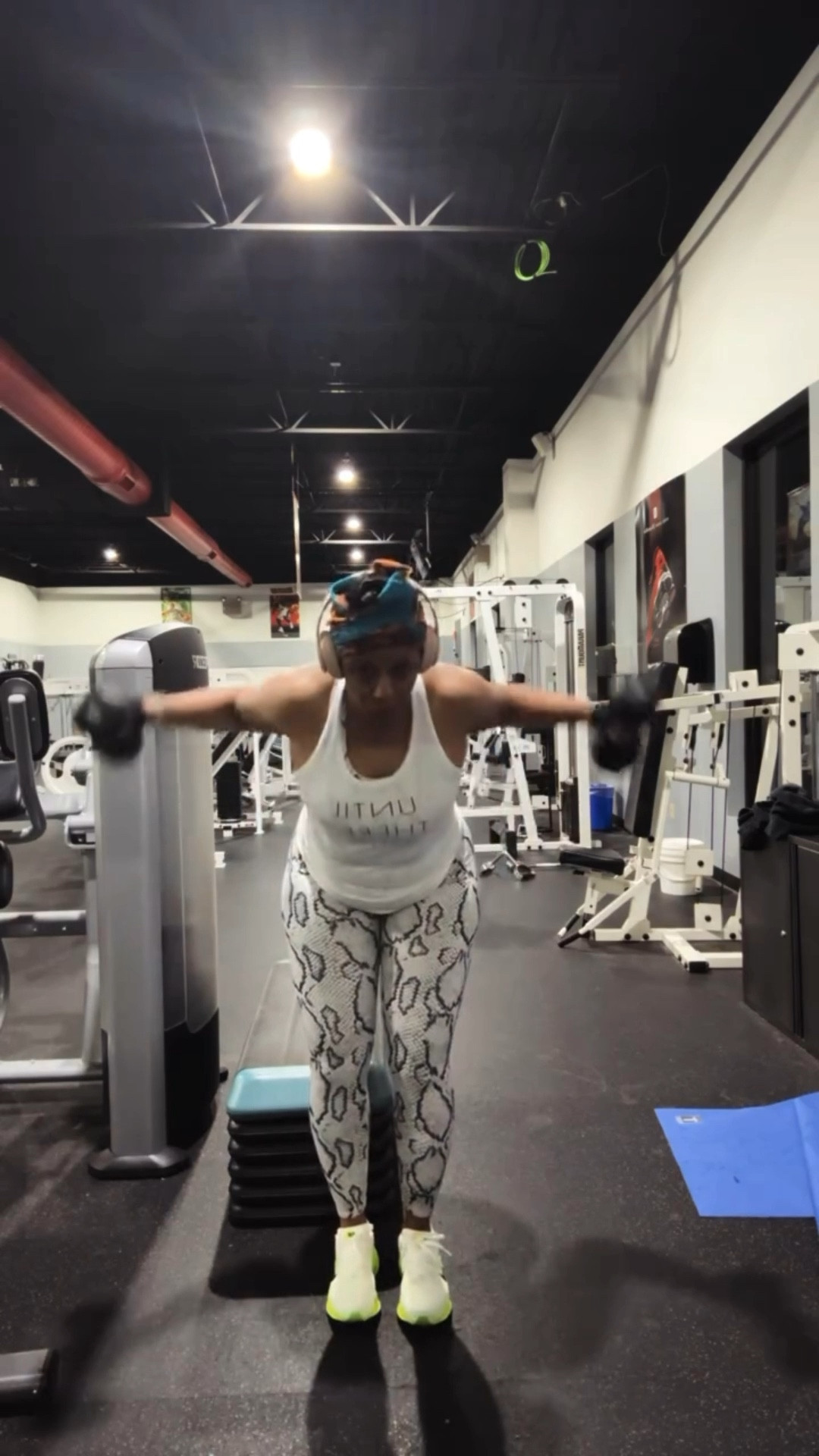 Upper body + core day got me feeling like that.
Focused. Fierce. Unstoppable.
New Nike lifting gloves in action & my Vomero 18s came to work too.

That summer glow-up isn’t just for looks—
it’s strength, discipline, and showing up even when it’s hard.
You with me?

#LikeThatEnergy
#UpperBodyWorkout #CoreOnFire #GymBaddie
#NikeWomen #LiftingGlovesOn #GymFlow
#CurvyAndStrong #BlackWomenWorkout #FitOver40
#MuscleMommyEra #StrengthTraining #Fitspiration #BeastMode
#WomensFitness #MemphisBleekVibes #WorkoutReel

#LTKWatchNow #LTKActive #LTKOver40