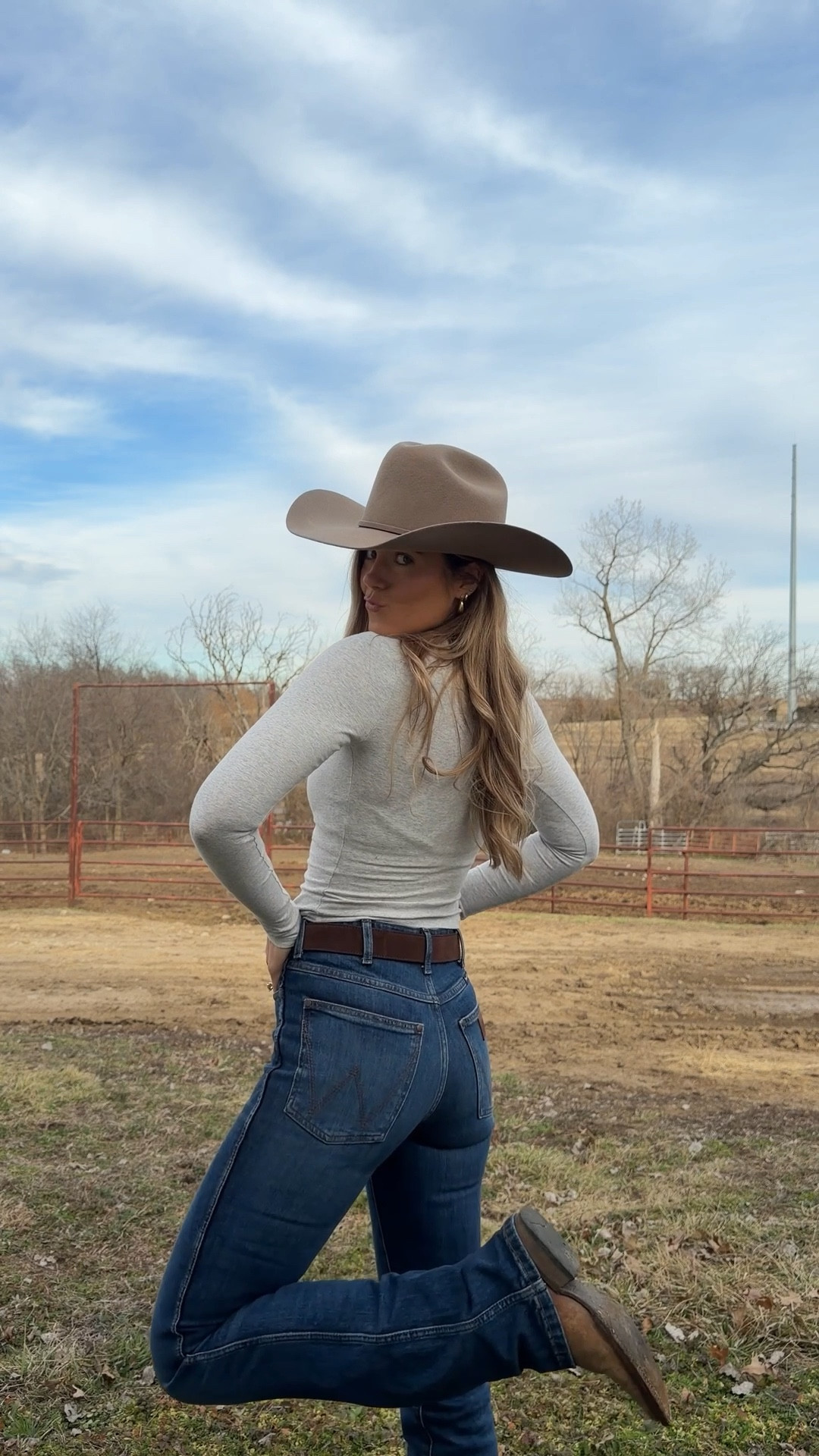 riding outfit
size 26/36 in jeans (color is kathryn) and size small in long sleeve, belt in a small. hat is from rods but i linked some similar options :) 

#LTKdayinmylife #LTKootd #LTKgrwm