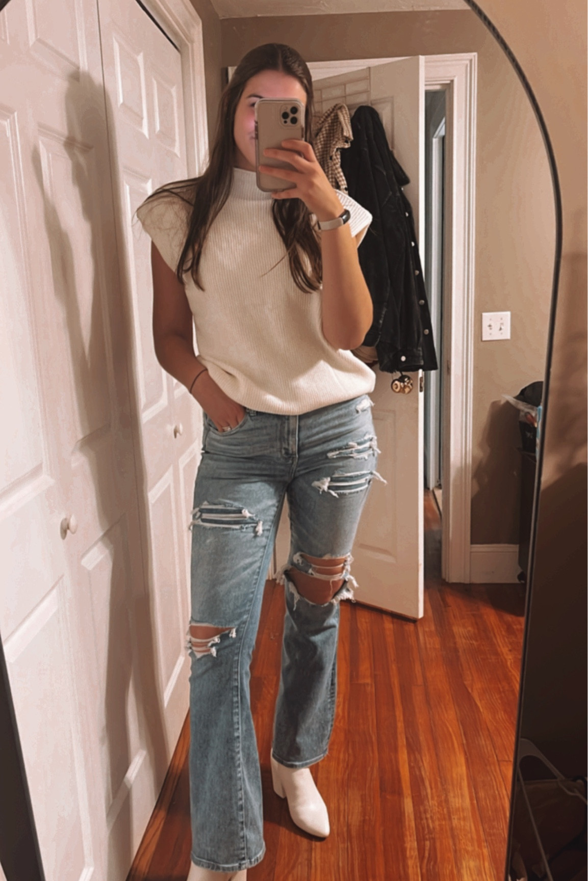 Jeans are AE and they are super stretchy & comfy! I’m wearing an 8 long 👏🏻