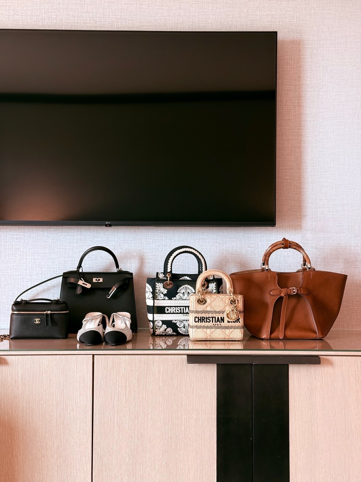 Pick your player. The shoes + bags making the #LTKCon rotation this week.

#LTKCon #LTKootd #LTKdayinmylife