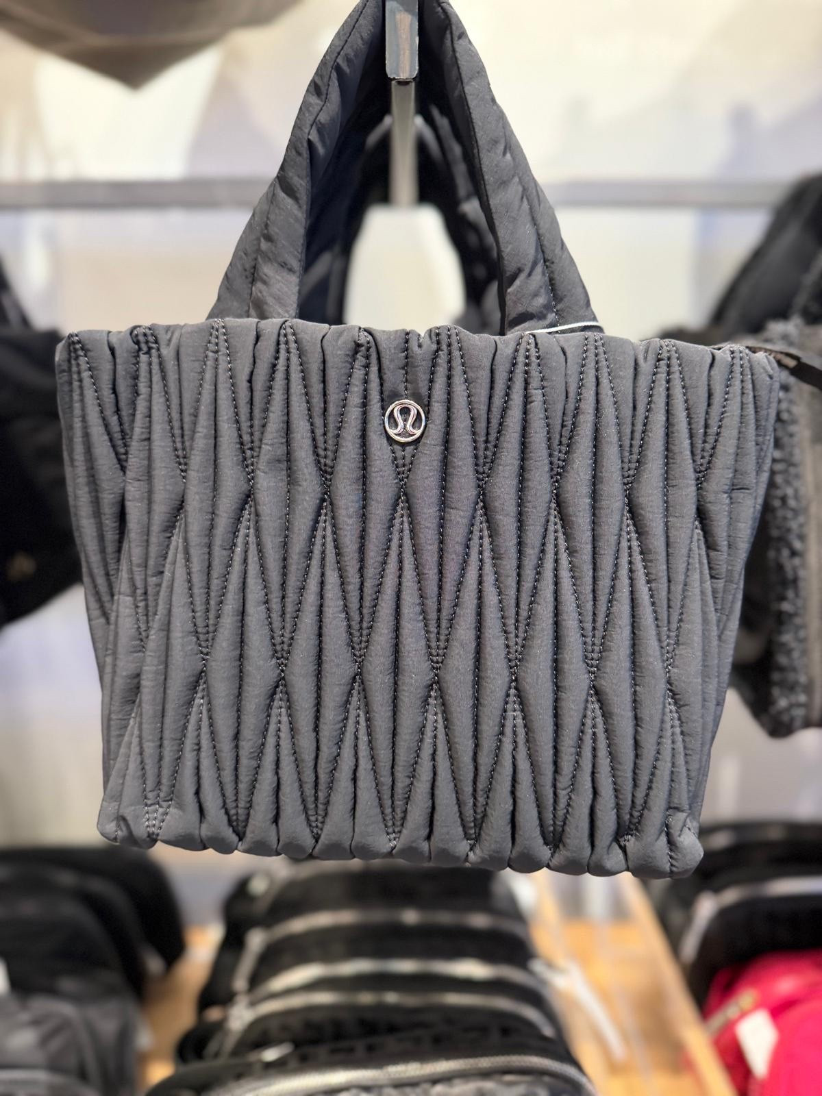 Lululemon quilted tote bag, Lululemon bags, Lululemon accessories, everyday bag, annabrstyle.

#LTKFindsUnder100