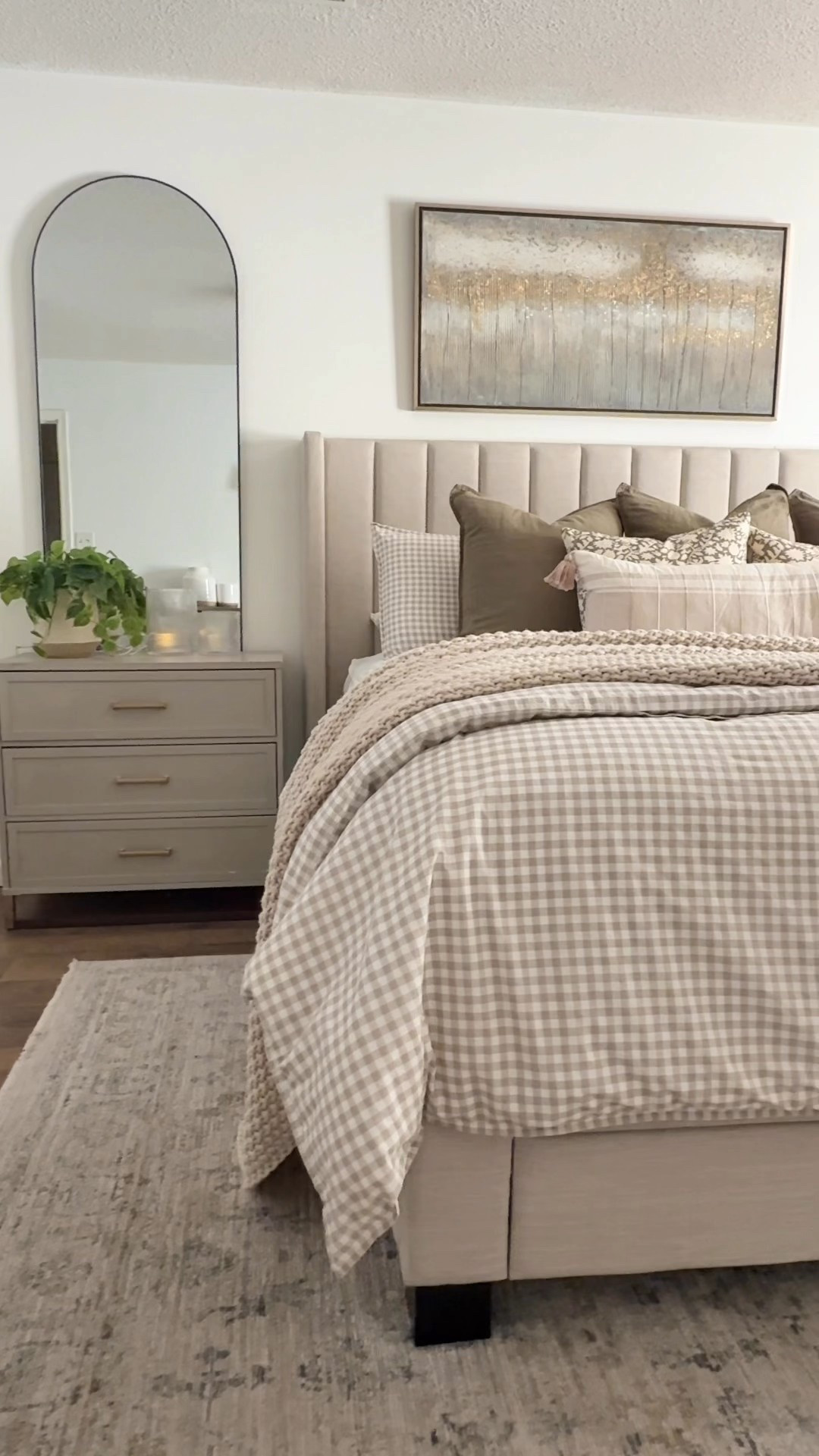 Cozy bedroom views


Neutral bedroom
Gingham bedding 
Bedroom inspiration 

#LTKWatchNow #LTKHome #LTKSeasonal