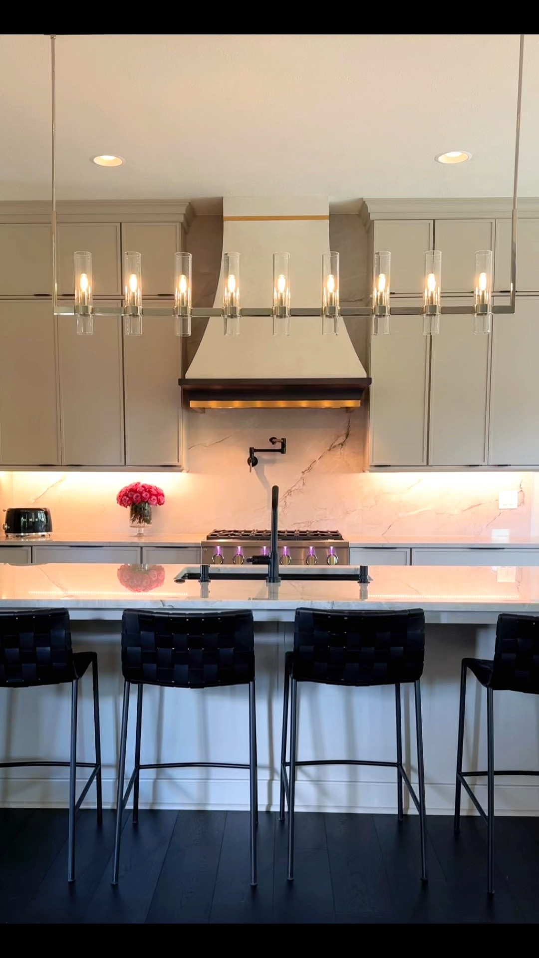Contemporary kitchen with black faucet and black barstools. 🩷
#Kitchen #KitchenDecor #Chandeliers #Chandelier #Faucet #Countertops #KitchenIsland #SmallAppliances

#LTKStyleTip #LTKHome