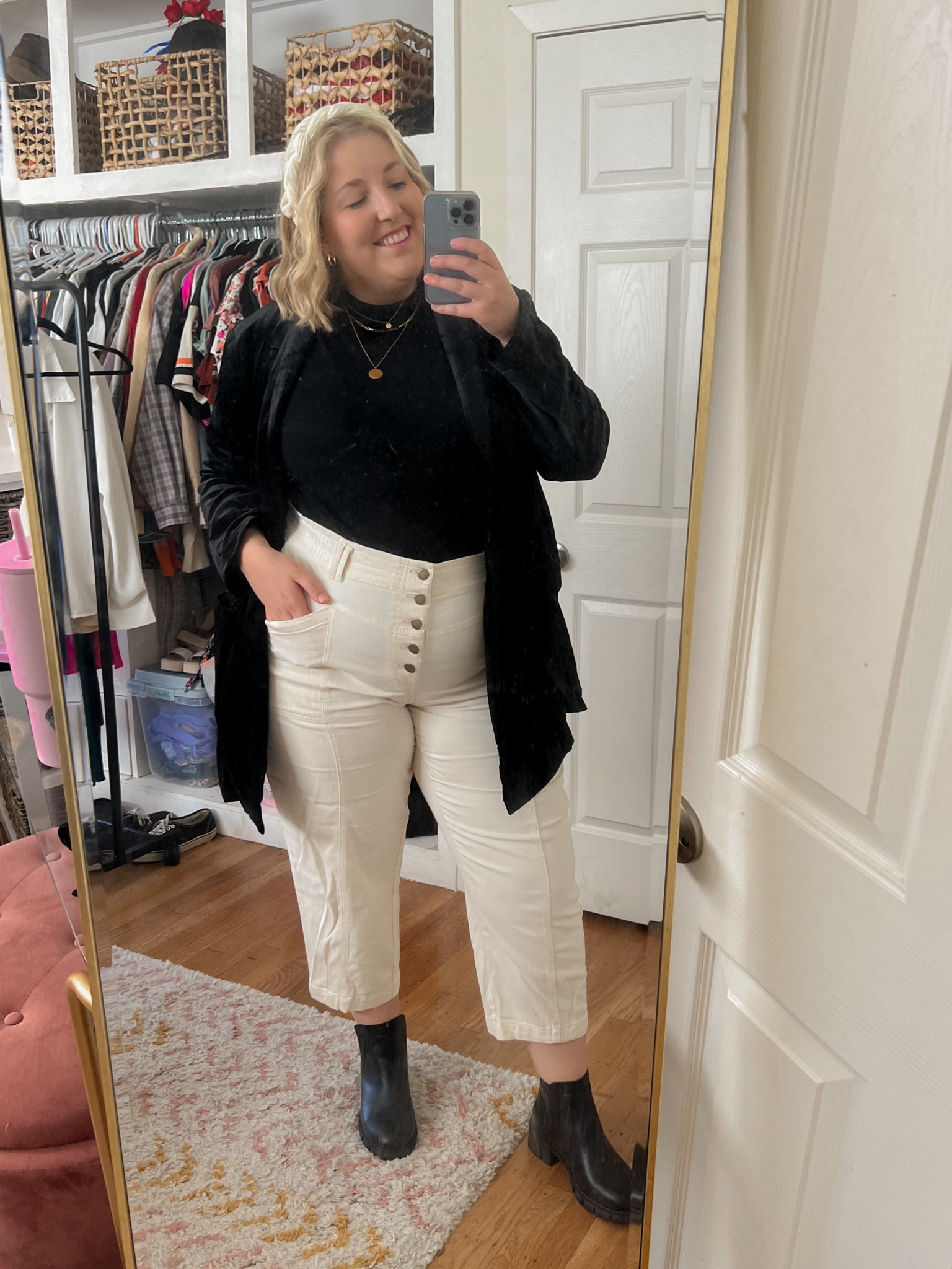 Fall / holiday outfit inspo on a size 16/18 styling a velvet blazer 🖤 

#LTKSeasonal #LTKstyletip #LTKplussize