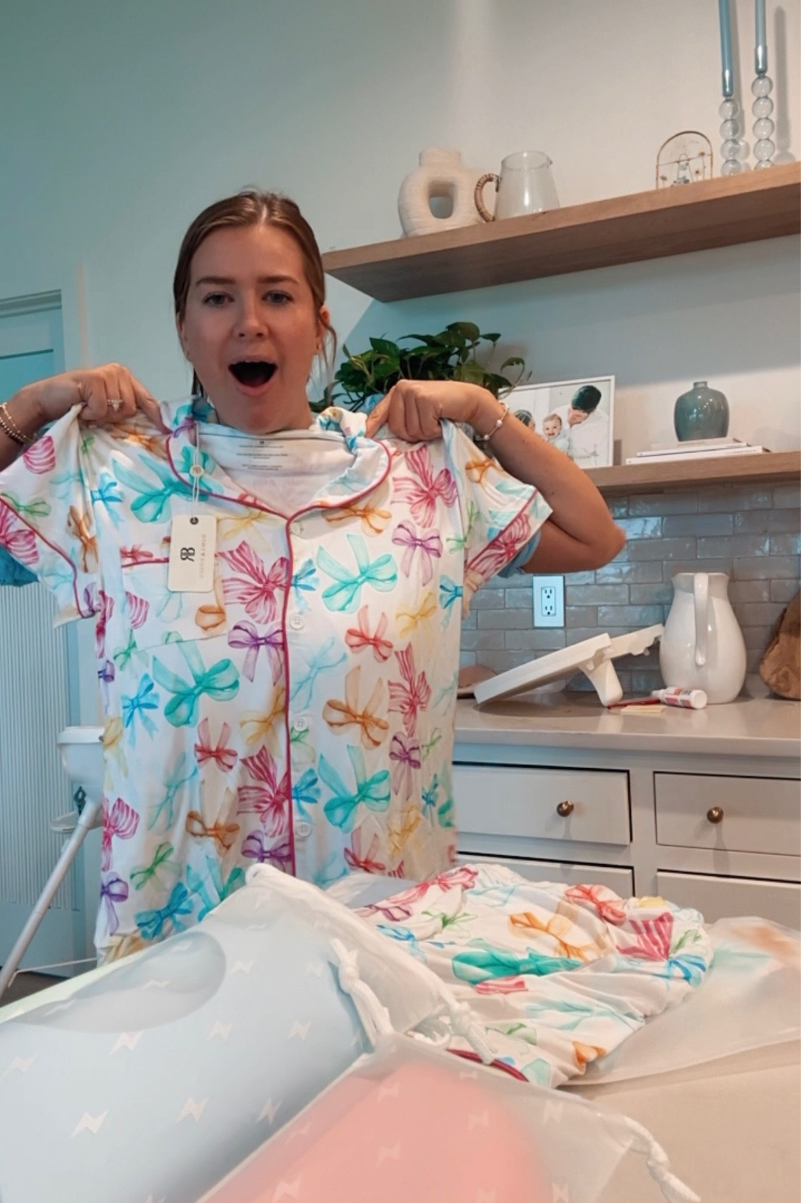 I wear size medium and Hallie gets a 2t #bows #mommyandme 