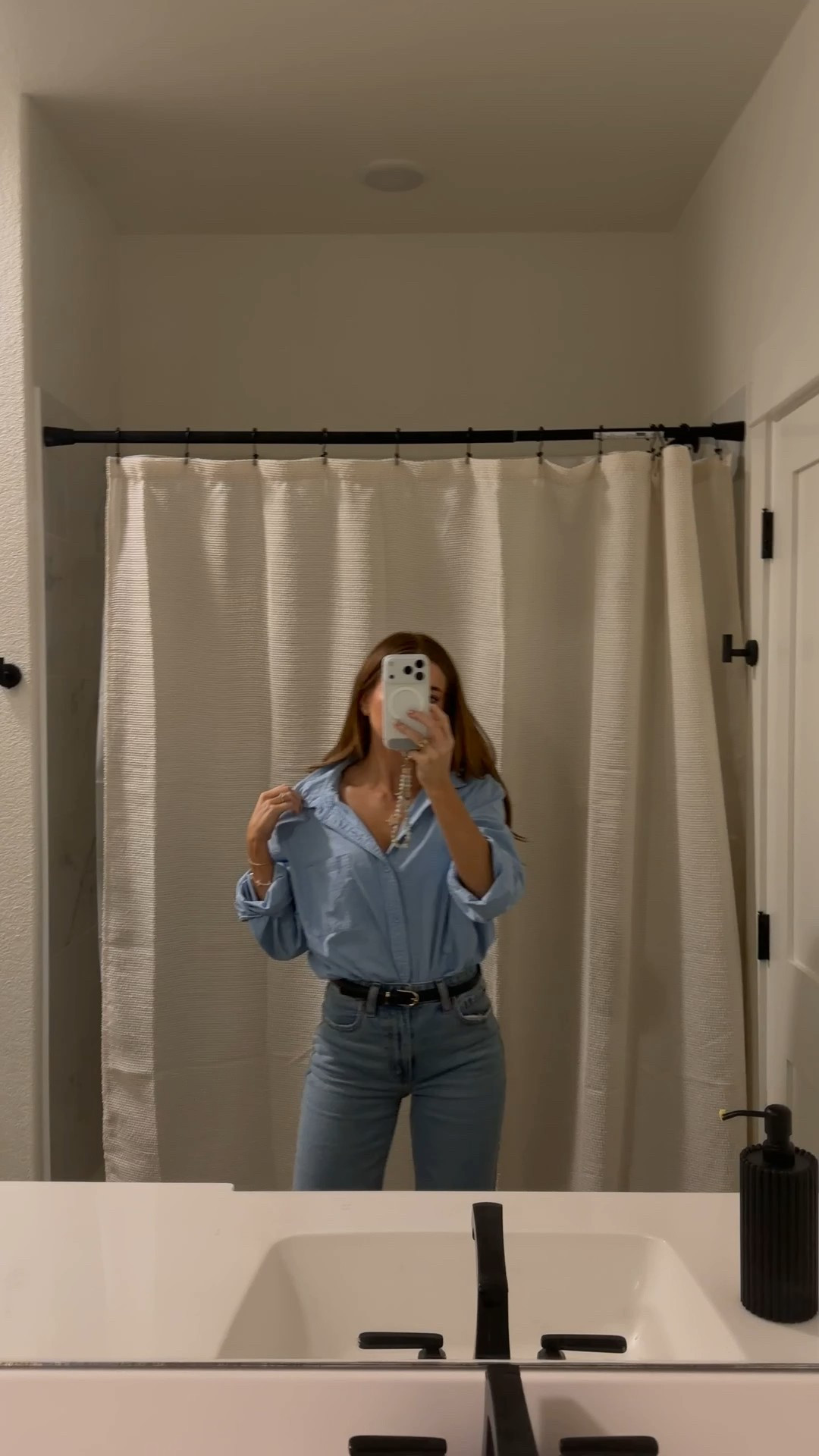 today’s outfit! button down: medium 2 // jeans: 23 regular (sized down in curve love)