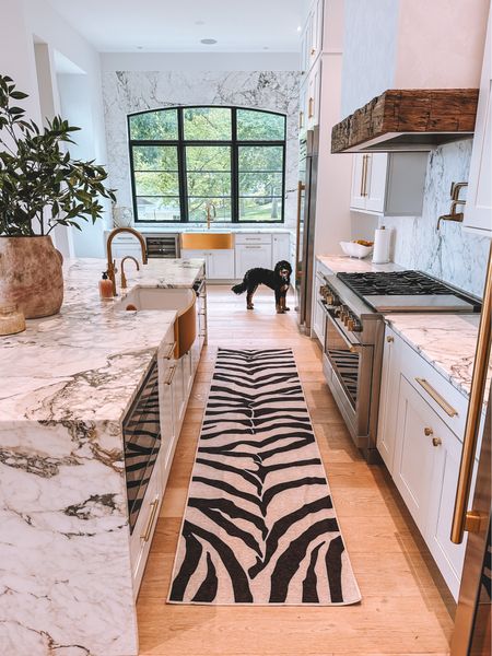 New pop of neutral animal print rug 😍