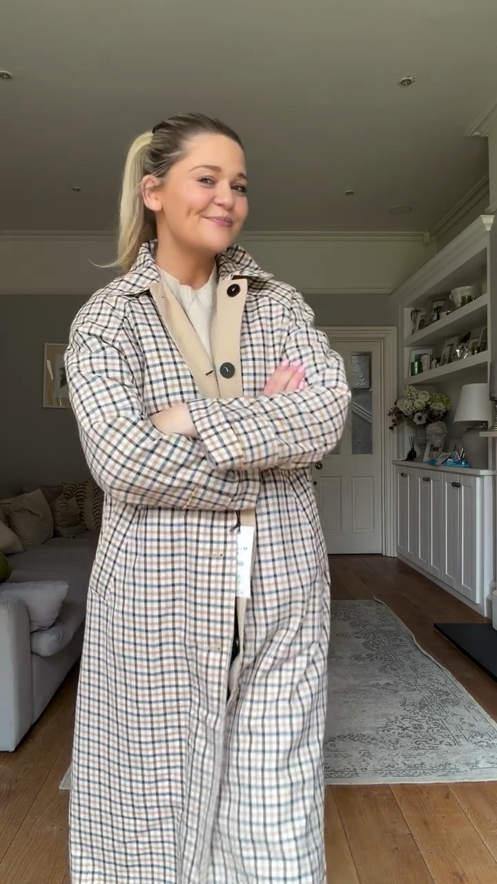 Do I need a new trench coat? Absolutely not! But do I need a reversible trench coat. I think we can all agree the answer is definitely yes! 🫶🏼🧥 Let me know if you would like the link to this one! 🥰