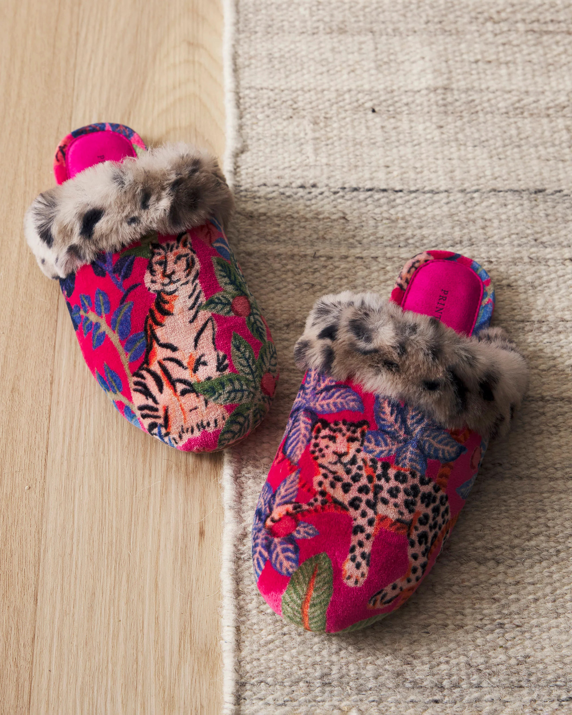 Big Cat Energy - Velvet Faux-Fur Slippers - Fuchsia | Printfresh