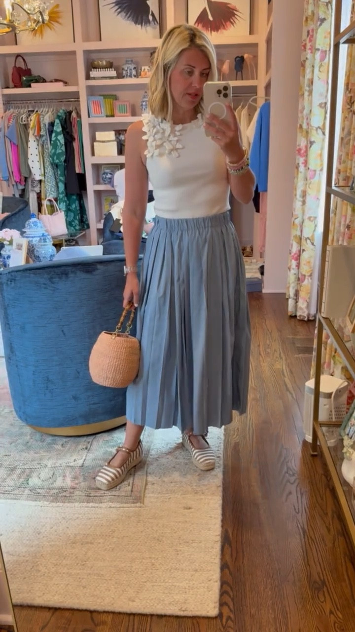 I have this skirt in the green that I mixed with browns. This is the blue version and I love it! ! So many ways to mix and match! 
Tank & Skirt - xs
Shoes - 8 

#LTKdayinmylife #LTKgrwm #LTKOver40