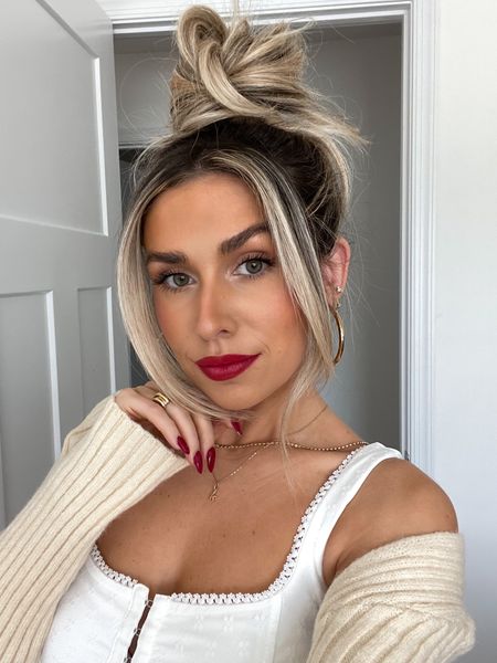 Idk whoooo I am with these red lips & nails but I like it ❤️‍🔥 lip combo is 12/10 and honestly one of the easiest red lips I’ve ever applied which is a huge beauty WIN 👏🏽 

sharing all of my makeup deets below! You can find everything in my LTK and stories! I’ll also have it saved to my October highlight 🫶🏼

@lorealparis lumi glotion 
@toofaced born this way foundation in light beige 
@kosas concealer in 3W
@maybelline age rewind concealer in tan to contour 
@narsissist liquid blush 
@benefitcosmetics hoola bronzer
@bareminerals blonzer in pink 
@benefitcosmetics microfilling brow pencil + 24 hour gel
@lauramercier translucent setting powder 
@maccosmetics highlight in light and gentle
@charlottetilbury Pillow Talk Push Up Lashes Mascara
@lawless lip liner in true love 
@lawless lipstick in Who’s That Lady

#makeup #makeupoftheday #everydaymakeup #fallmakeup #fallmakeuplook

#LTKfindsunder50 #LTKbeauty #LTKSeasonal