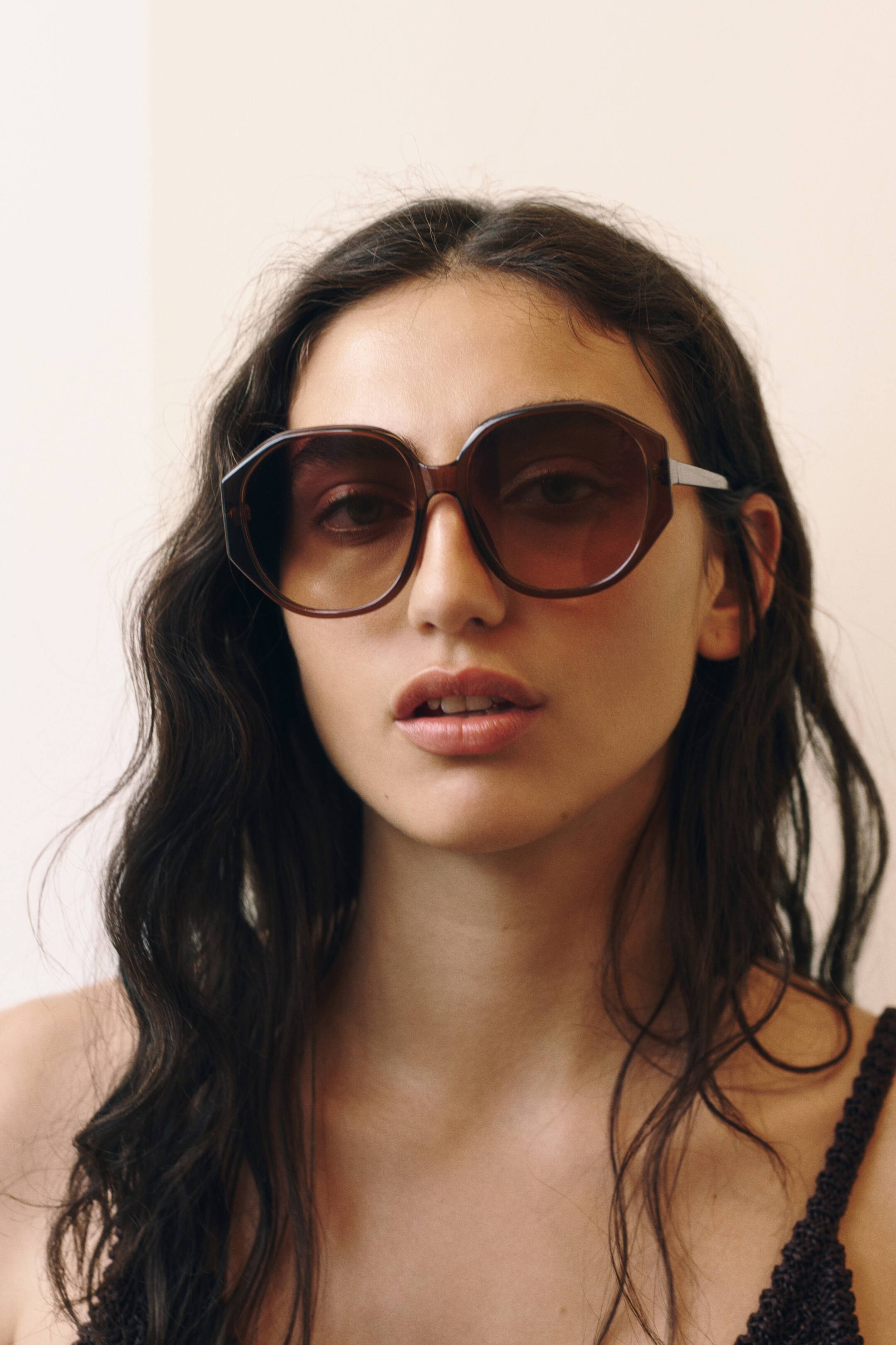 Retro-style sunglasses | H&M (UK, MY, IN, SG, PH, TW, HK)