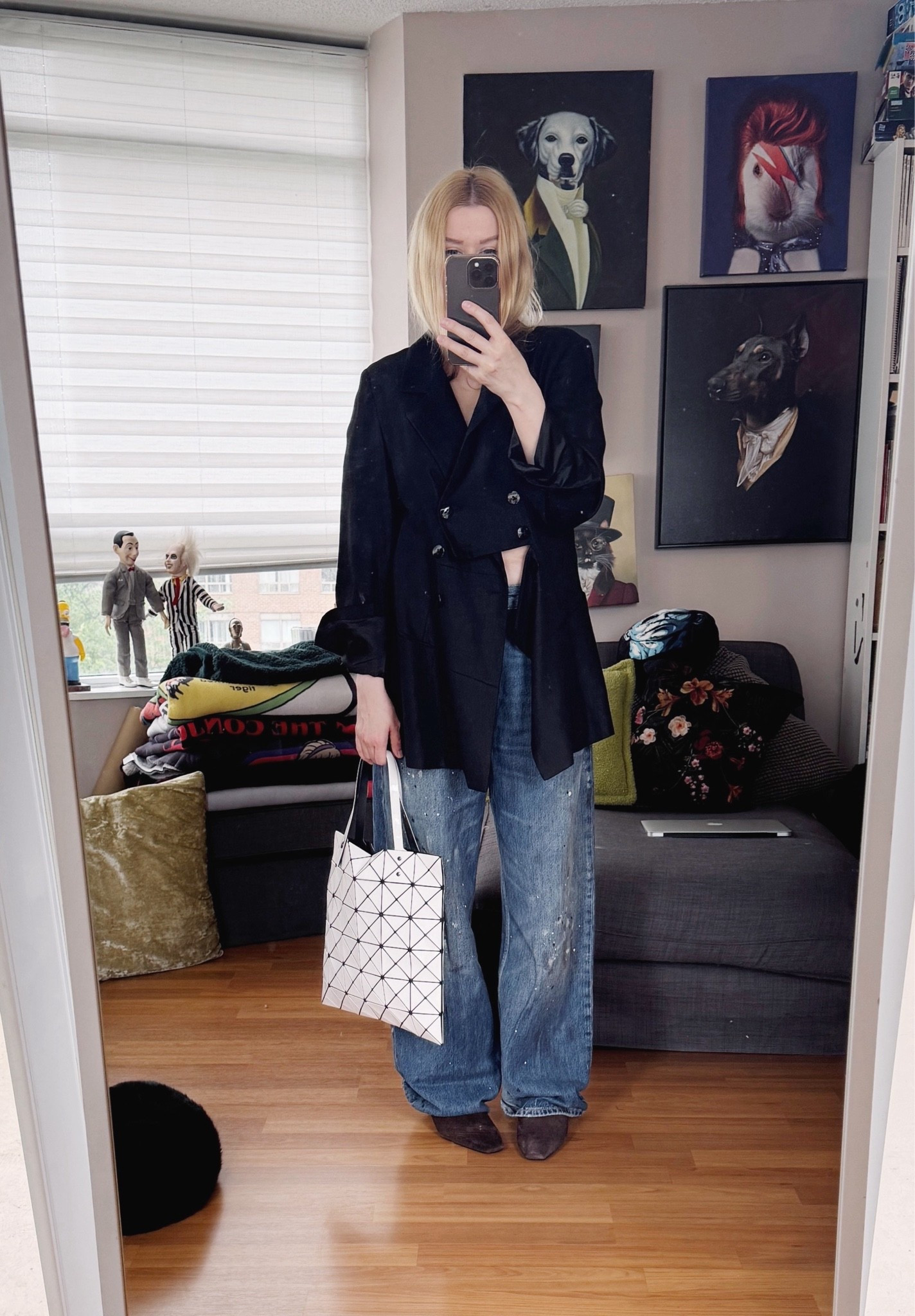 A deconstructed linen blazer. 
Blazer is vintage, bag is preloved.

#LTKcanada #LTKjeans #LTKstyletip