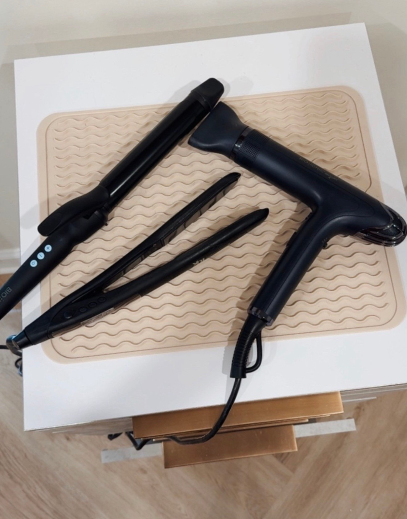 My favorite styling tools that I’ll never stop sharing! 🤍💁🏼‍♀️

30% off right now with code: WORTHIT

#LTKBeauty #LTKMothersDay #LTKselfcare