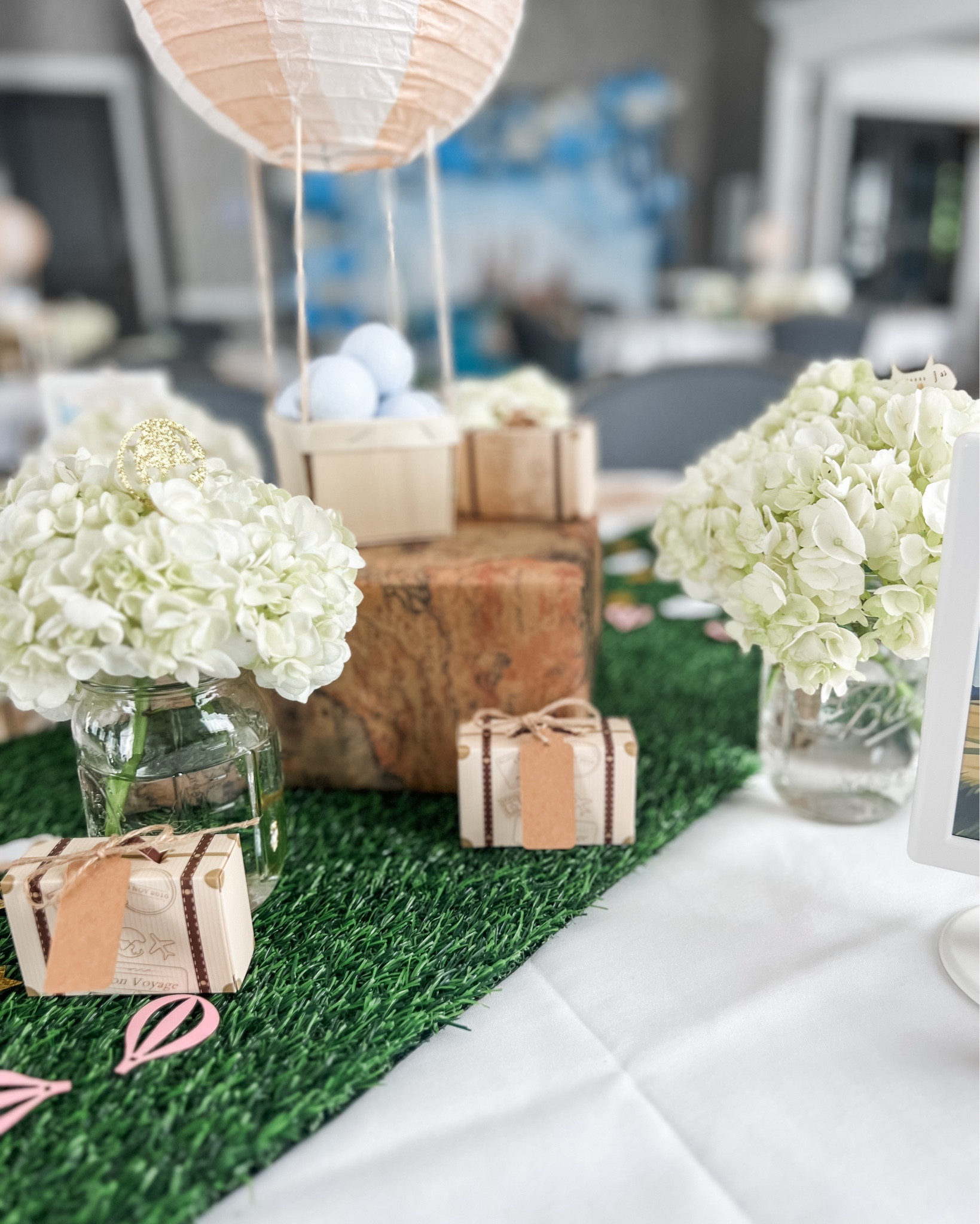Travel the world golf party tablescape idea 

#LTKParties