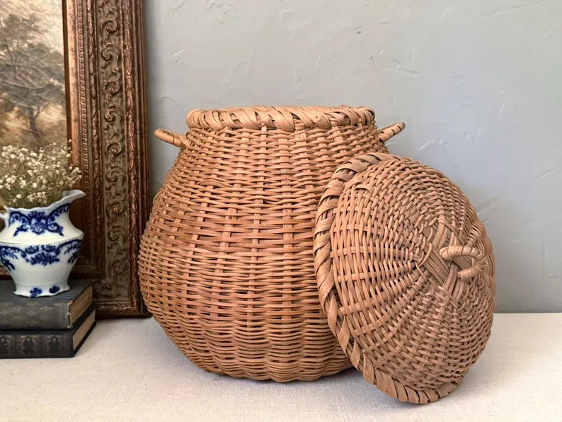 Vintage Chinorsiere Grandmillenial Style Wicker Basket W/ Lid and Handles - Etsy | Etsy (Global)