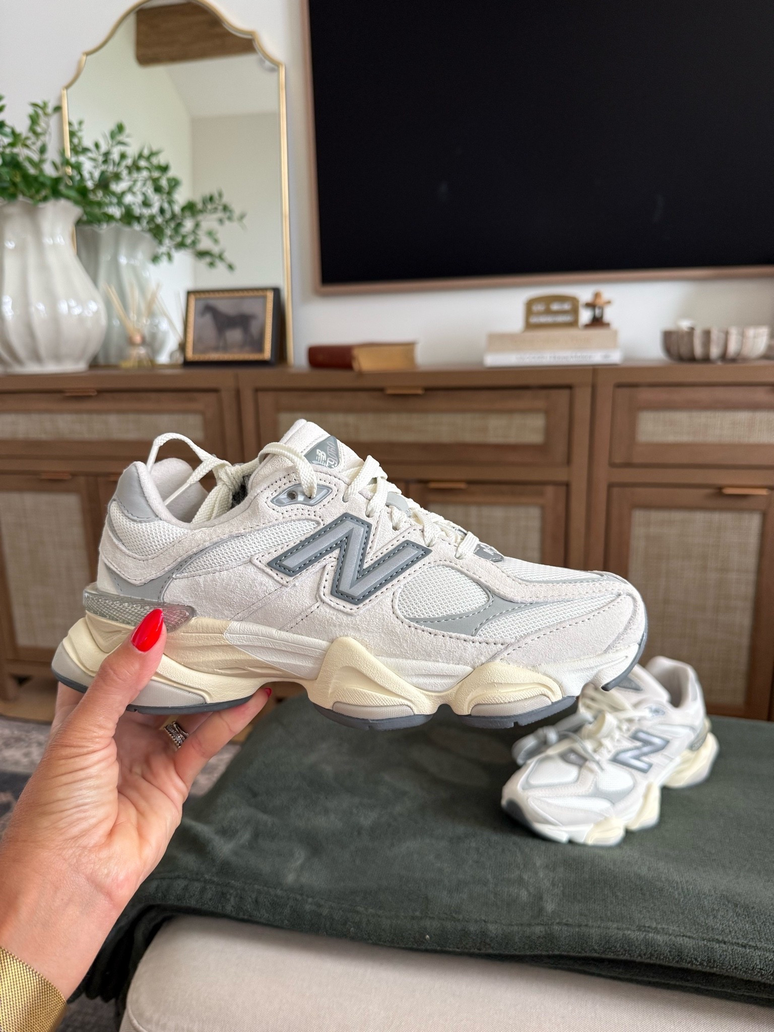 I repurchased these because they are too good not too 😮‍💨🤌🏽✨ New Balance will always be my go to sneakers for comfort, working out, walking, or any lifestyle moment. I hate to admit it but I’m not really a high heel girlie anymore 🥹 … I know everyone probably has these sneakers, but if you don’t then please do yourself a favor & get them! 

#sneakers #newbalance #9060s #lifestyle #ootd #fallstyle #falliootd #gymfit #momfit

#LTKootd #LTKgrwm #LTKActive