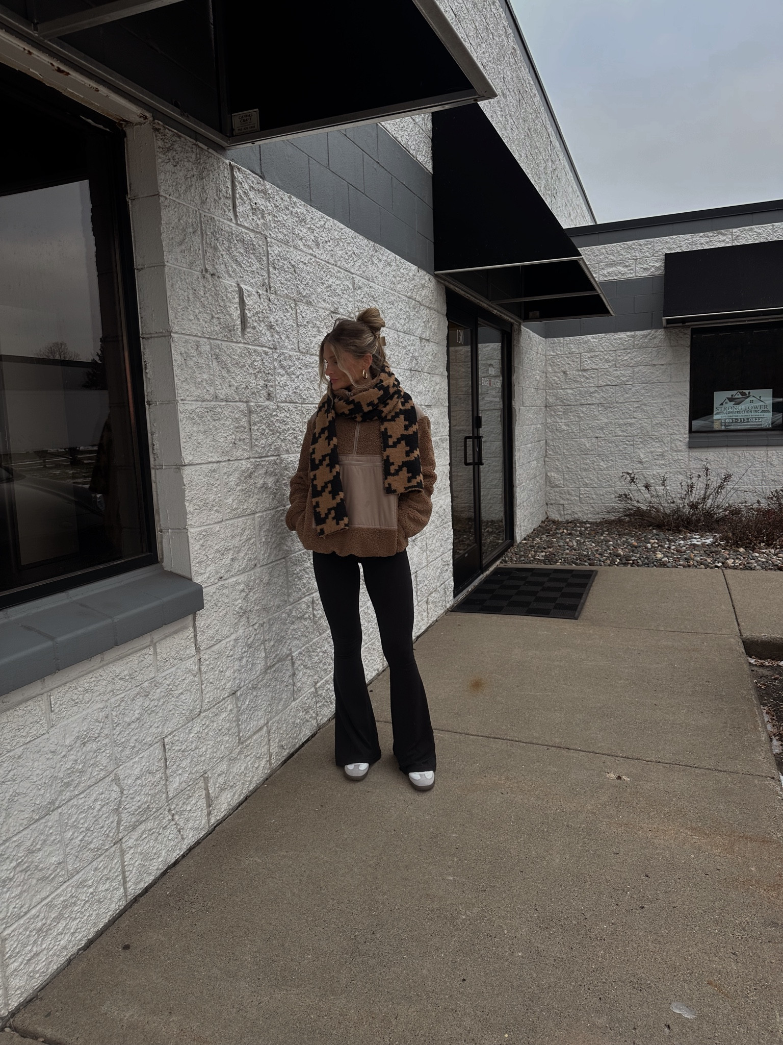 Comfy work fit 🖤

Jacket is out of stock but linked similar ones!