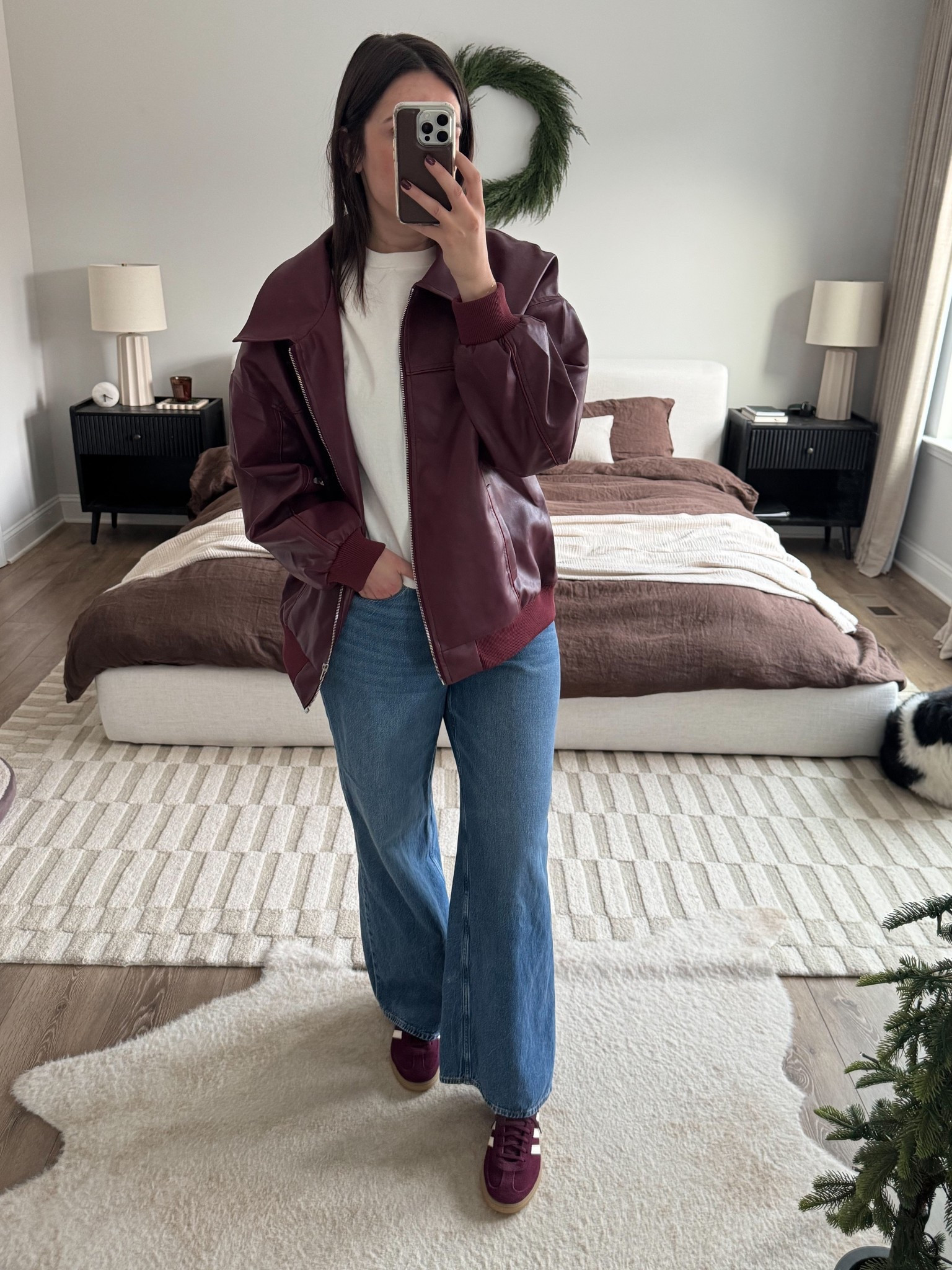 Burgundy ootd 
..
Sneakers TTS
Wearing size 8 in the jacket (oversized fit)
Curve love jeans TTS (wearing 28)

#LTKootd