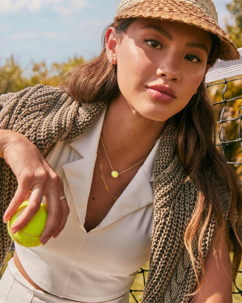 Tennis Gold Short Pendant Necklace in Chartreuse Magnesite | Kendra Scott