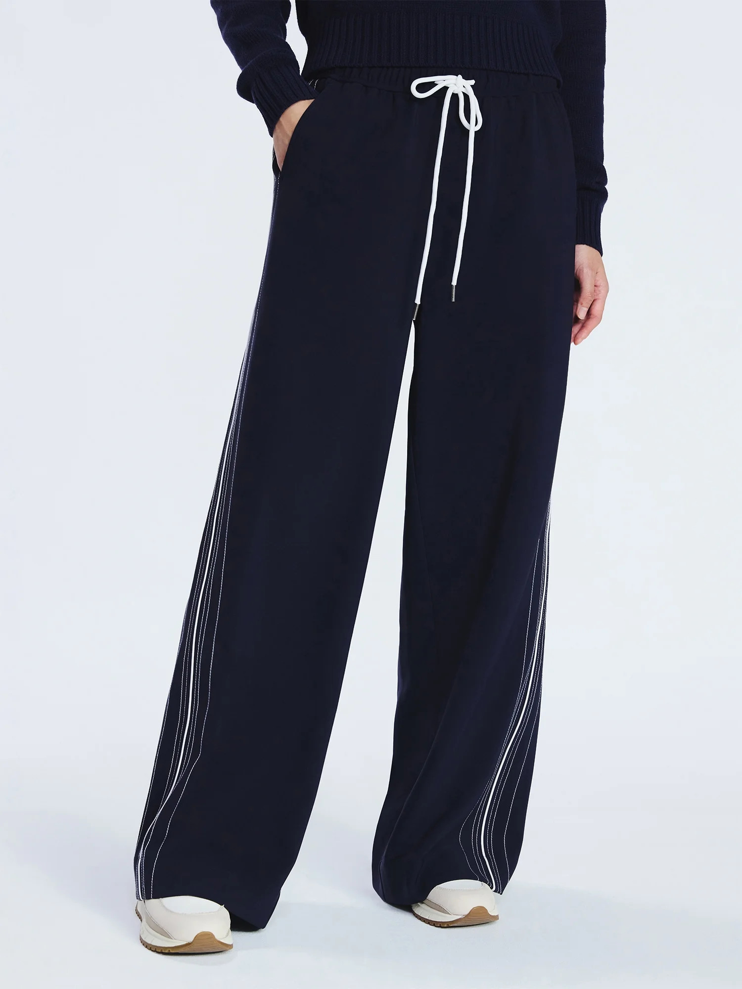 Free Assembly Women's and Women's Plus Side Stripe Pull-On Pants, 31" Inseam, Sizes XS-4X | Walmart (US)