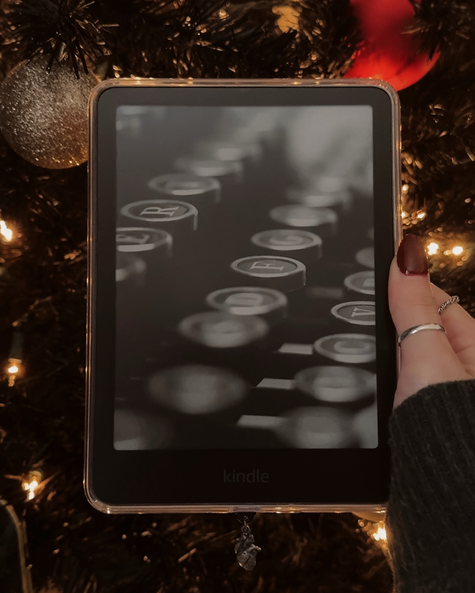 give the gift of waterproof reading to the book lover in your life. 🖤

#LTKHoliday #LTKGiftGuide