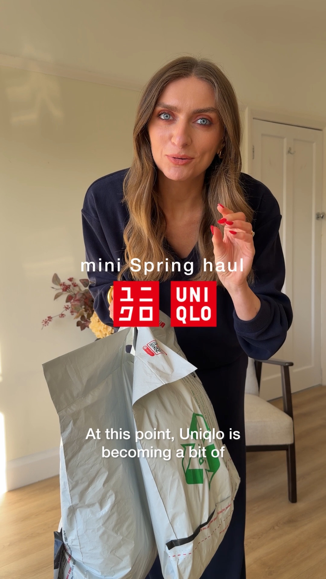 Unbox my mini sprint Uniqlo order with me 
Trying….

A medium in the jacket
XS in the bra tops (new longer length)
Small in the knitted t-shirts
23 31 leg in the white/cream curve jeans 



Uniqlo order, Uniqlo favourites, Uniqlo jacket, Uniqlo jeans, bra top, built in bra top
