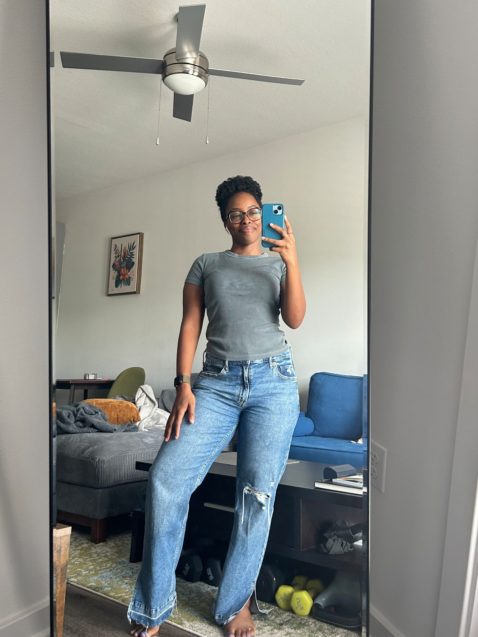 A simple tshirt and jeans outfit 

#LTKPetite #LTKFindsUnder50 #LTKStyleTip