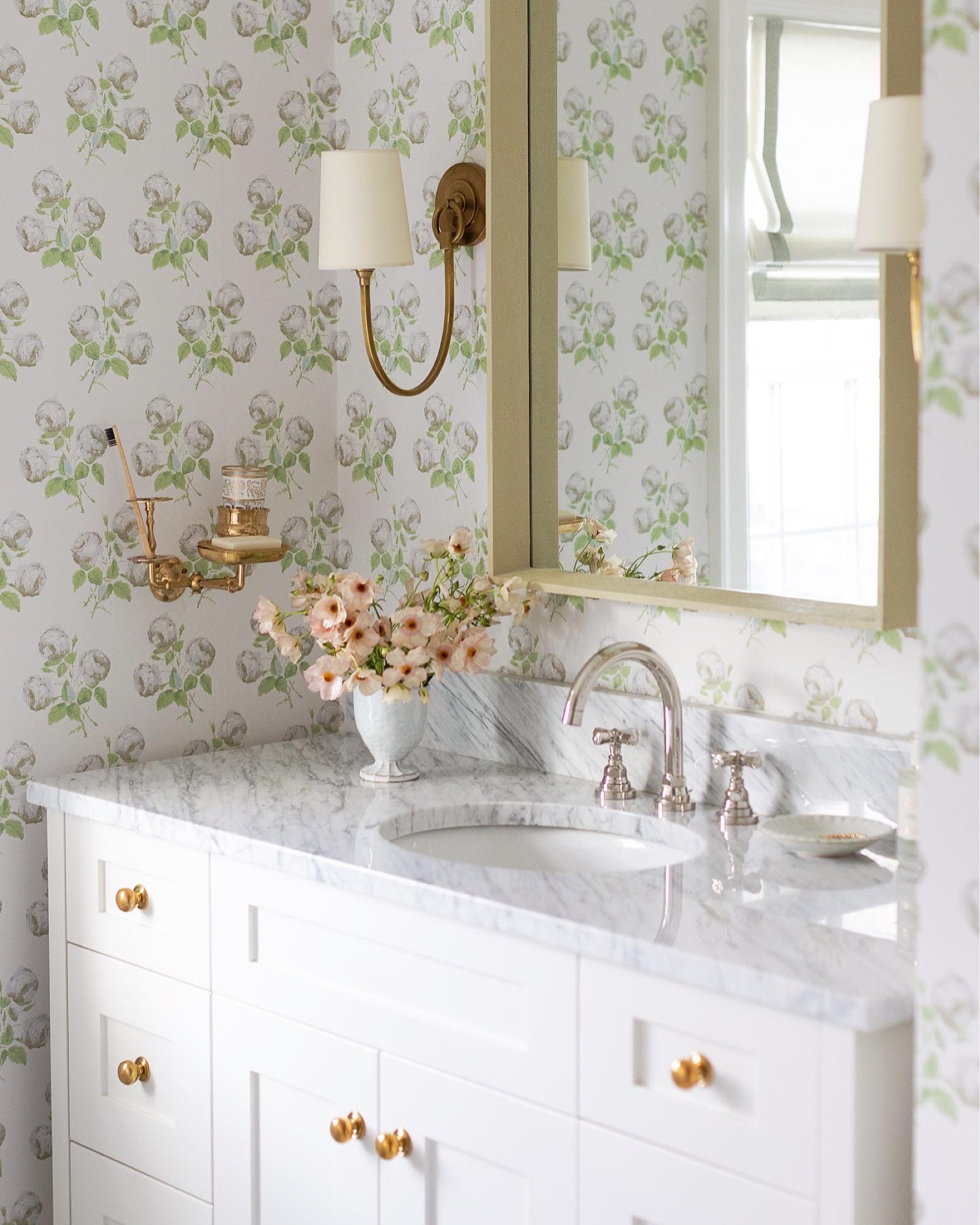 A floral bathroom to love! 

#LTKSeasonal #LTKFind #LTKhome