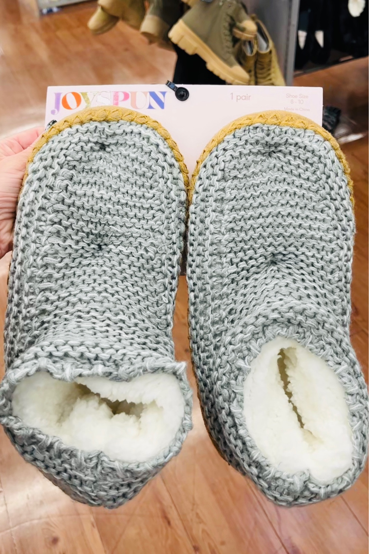 ❄️ Joyspun Slipper Socks at Walmart y’all! Comes in 8 different colors and sizes 5 1/2 - 7 1/2 or 8 - 10! Plus there’s a gripper bottom! Perfect stocking stuffer or gift for you loved ones! $9.97

#LTKSeasonal #LTKHoliday #LTKGiftGuide