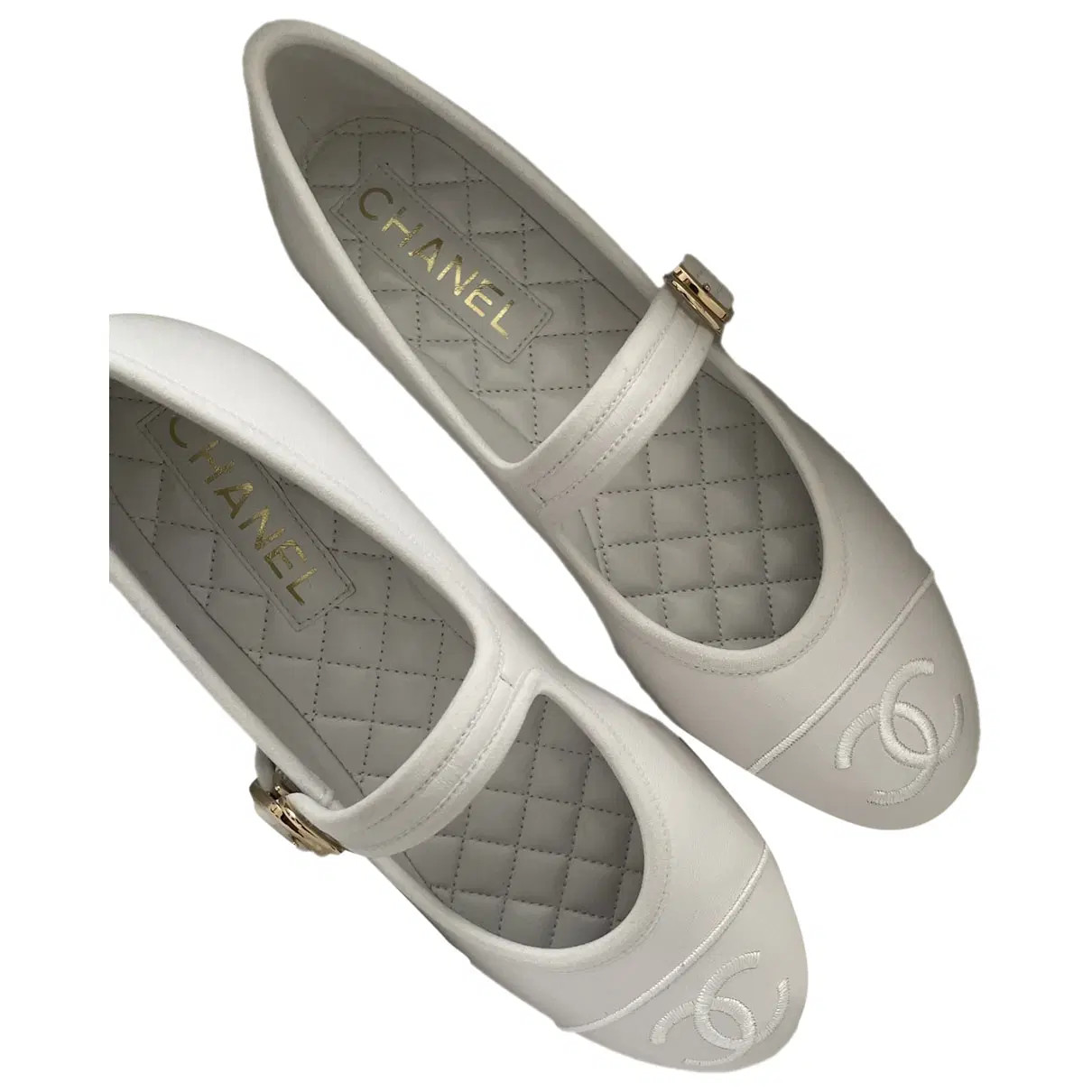 Leather flats Chanel White size 37.5 EU in Leather - 42968667 | Vestiaire Collective (Global)