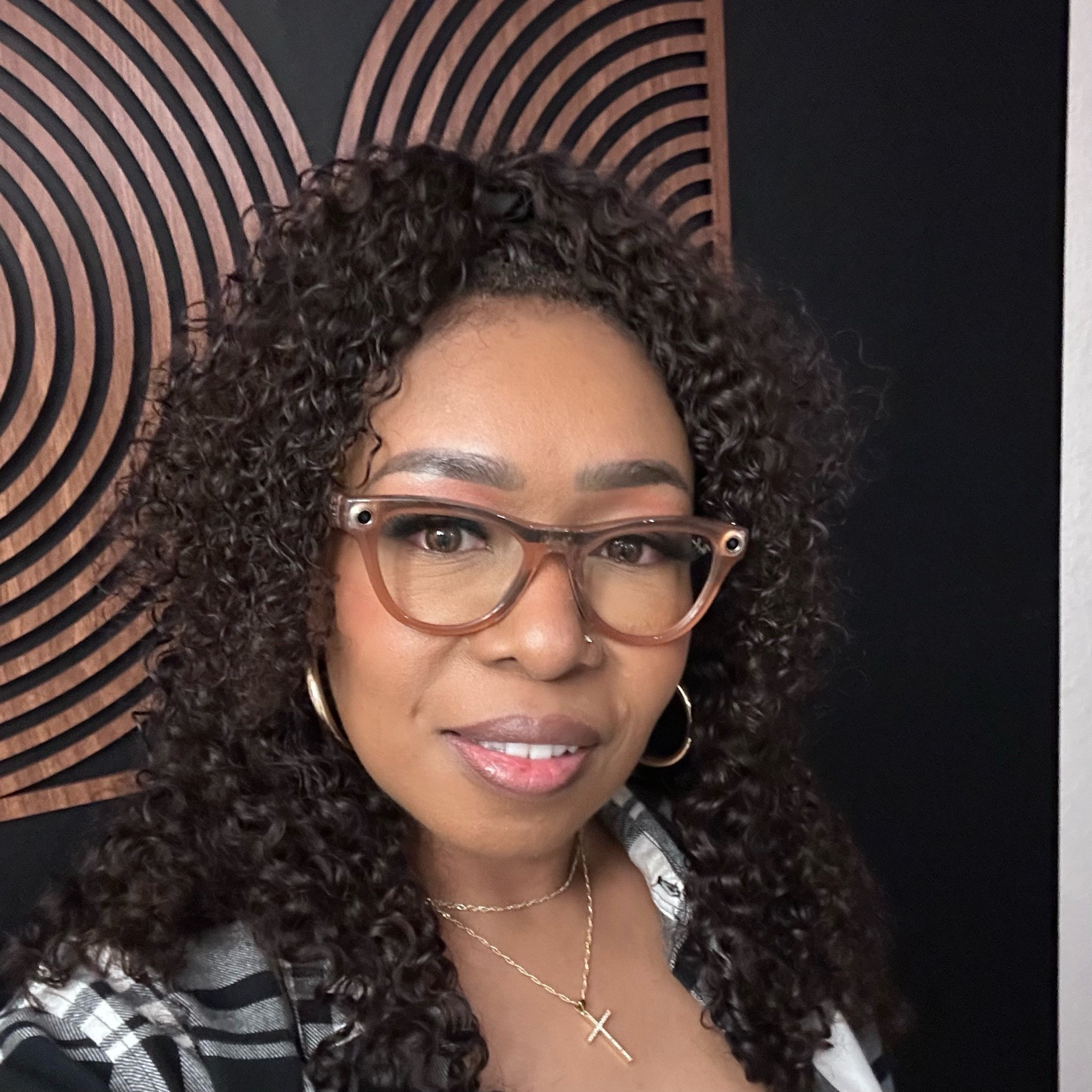 Soft glam, defined curls, and a little confidence goes a long way ✨

Effortless, polished, and still very much that girl—because looking good doesn’t have to be complicated 😉

And let’s talk about these Meta glasses 👓✨… so convenient and the perfect everyday accessory

#Over40Beauty #EffortlessStyle #SoftGlam #MetaGlasses #EverydayGlow

#LTKdayinmylife #LTKBeauty #LTKOver40