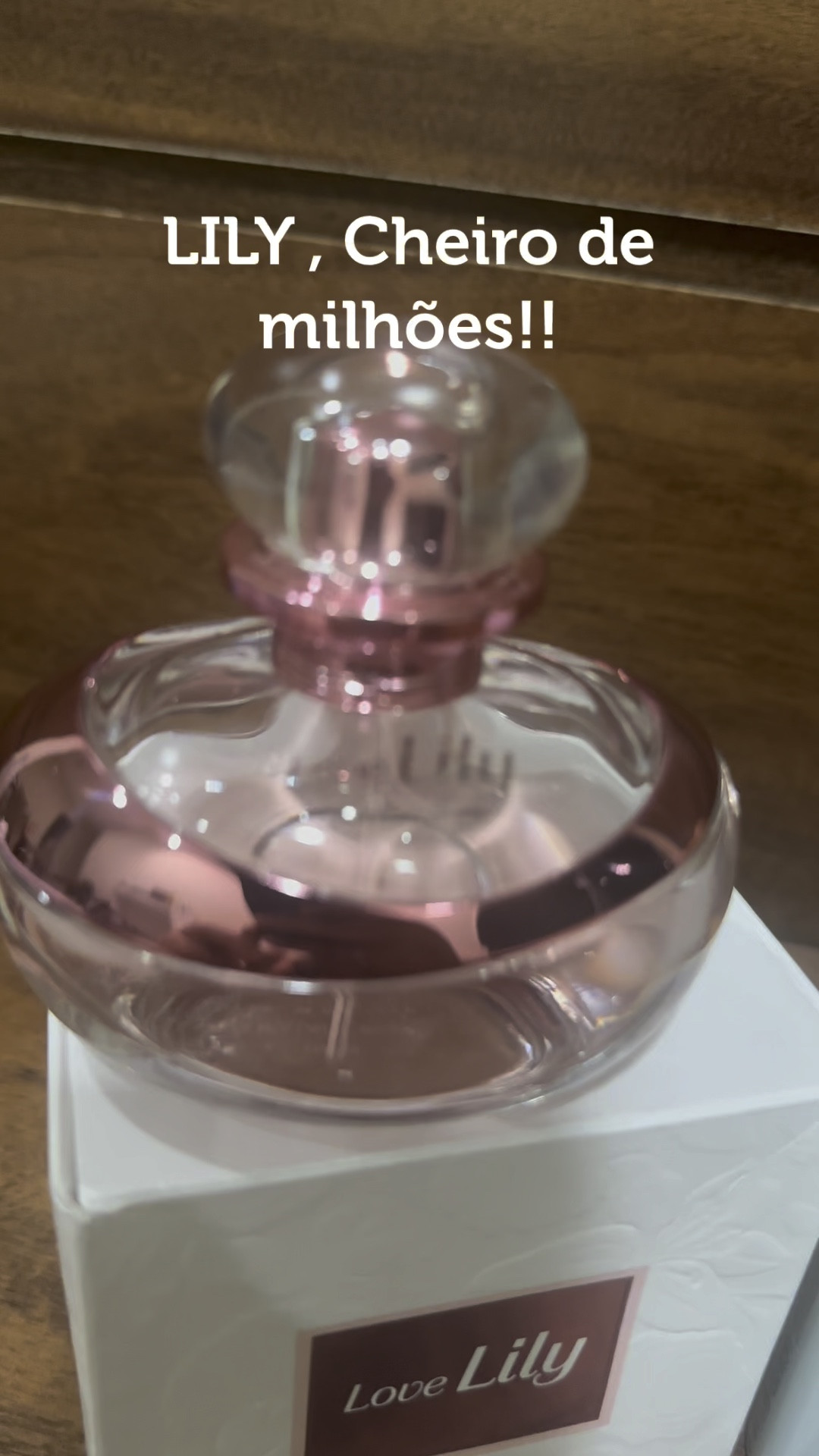 ✨LILY✨

A linha LILY é diferenciada, promete e entrega tuuuuudoooo!!👏🏾
Tem Fragrância marcante, sensual, envolvente, agradável e  super sofisticada. 🥰 LILY É LILY! Concordam??

Lily acredita que uma mulher delicada e sensível, também pode ser forte, atraente e empoderada!! 

Todo mundo conhece alguém que usa ou já usou a linha lily. 
Eu sou um pouco suspeita para falar, pois uso todos os dias algum item da linha lily e sou apaixonada. Amo LILY!!🥰🥰

Tem mais alguém que usa/ama a linha lily por aqui?? ⤵️

#lily #lilyoboticario #amantesdolily #perfumaria #oboticario #influsdabelezagb #RevendedorInfluenciador #perfumariafeminina #empoderamentofeminino