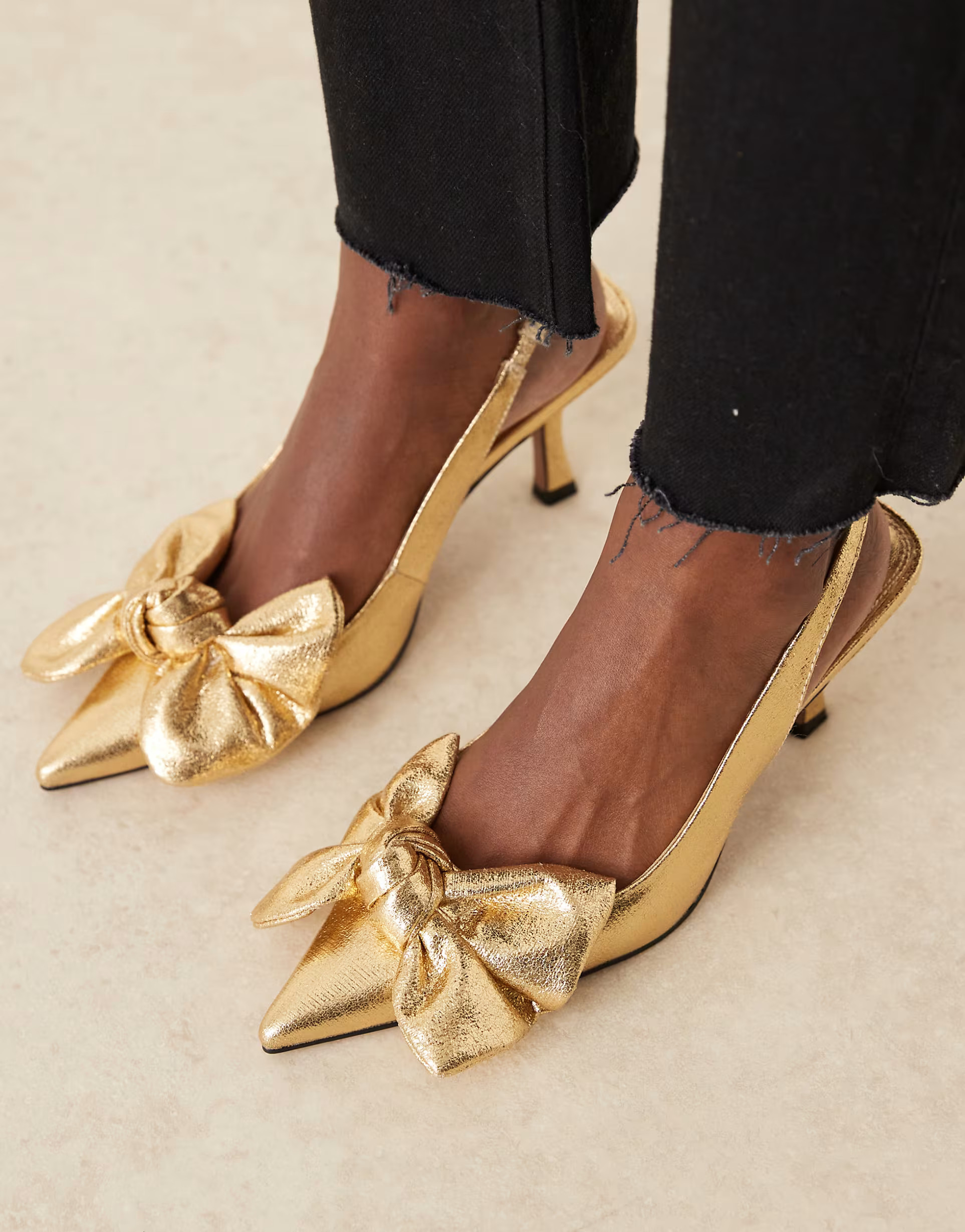 ASOS DESIGN Saffron bow detail mid heeled shoes in gold | ASOS | ASOS (Global)