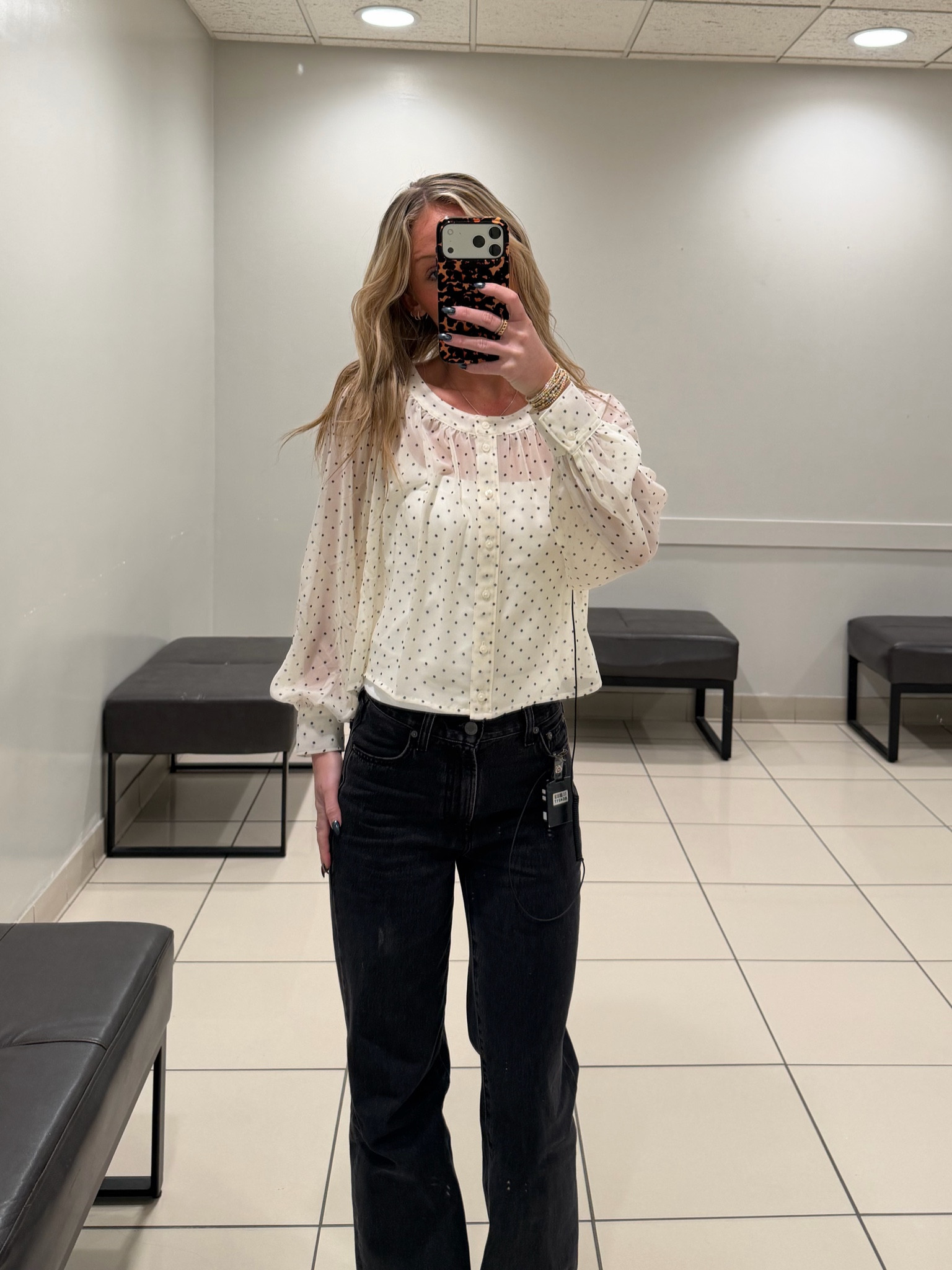 Another work ootd 🤍🖤