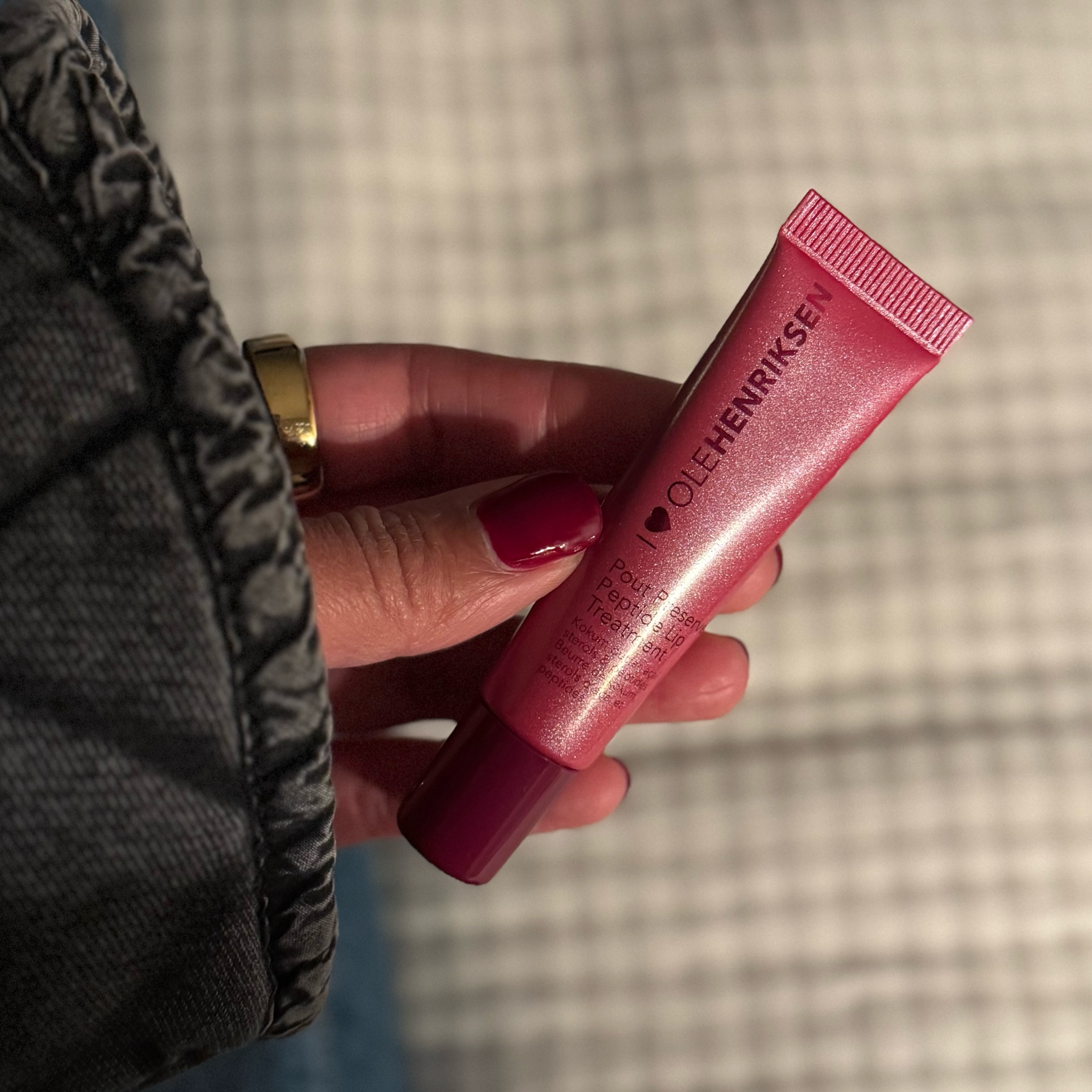 Obsessed with the OleHenricksen pout preserve lip peptide treatment in the glimmer!! So pretty and this lingonberry scent is so good! Perfect for the holidays and would make a great stocking stuffer or addition to the girlies burr baskets! 

#LTKHoliday #LTKGiftGuide #LTKBeauty