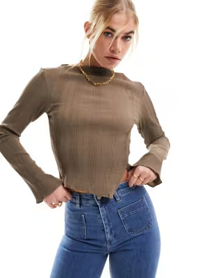 & Other Stories plisse top with split detail in mole | ASOS (Global)