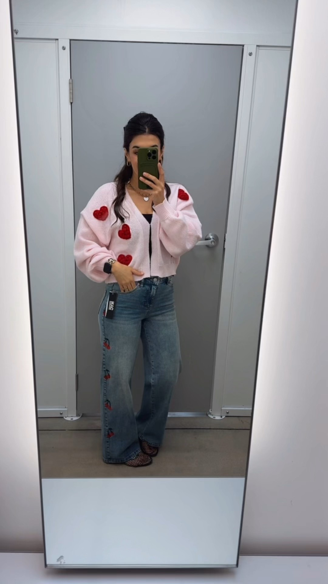 Valentine’s outfit idea ⬇️⬇️⬇️
•Jeans in size 2
•Cardigan in size L

#LTKFindsUnder100 #LTKootd #LTKFindsUnder50