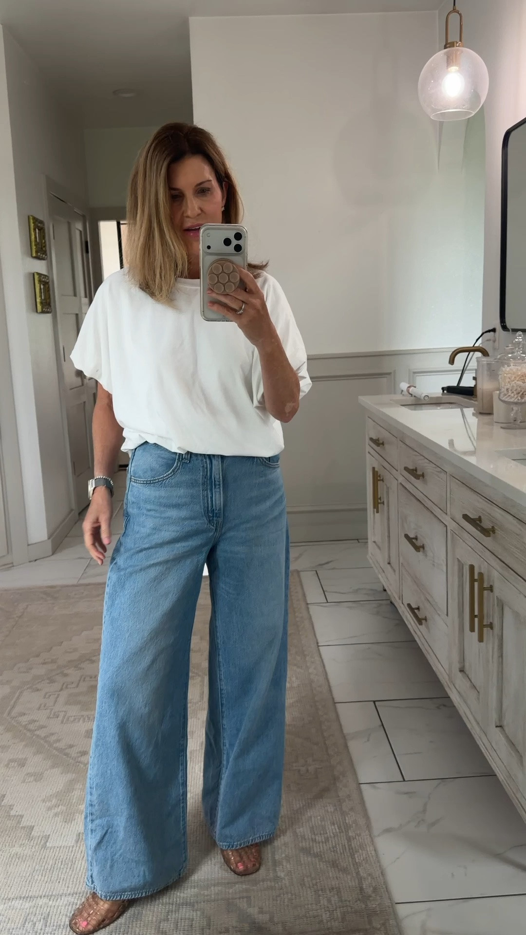 I’m 5’6 wearing the 27 x 31 in cinch waist Levi’s size medium top all on sale

#LTKOver40 #LTKSaleAlert
